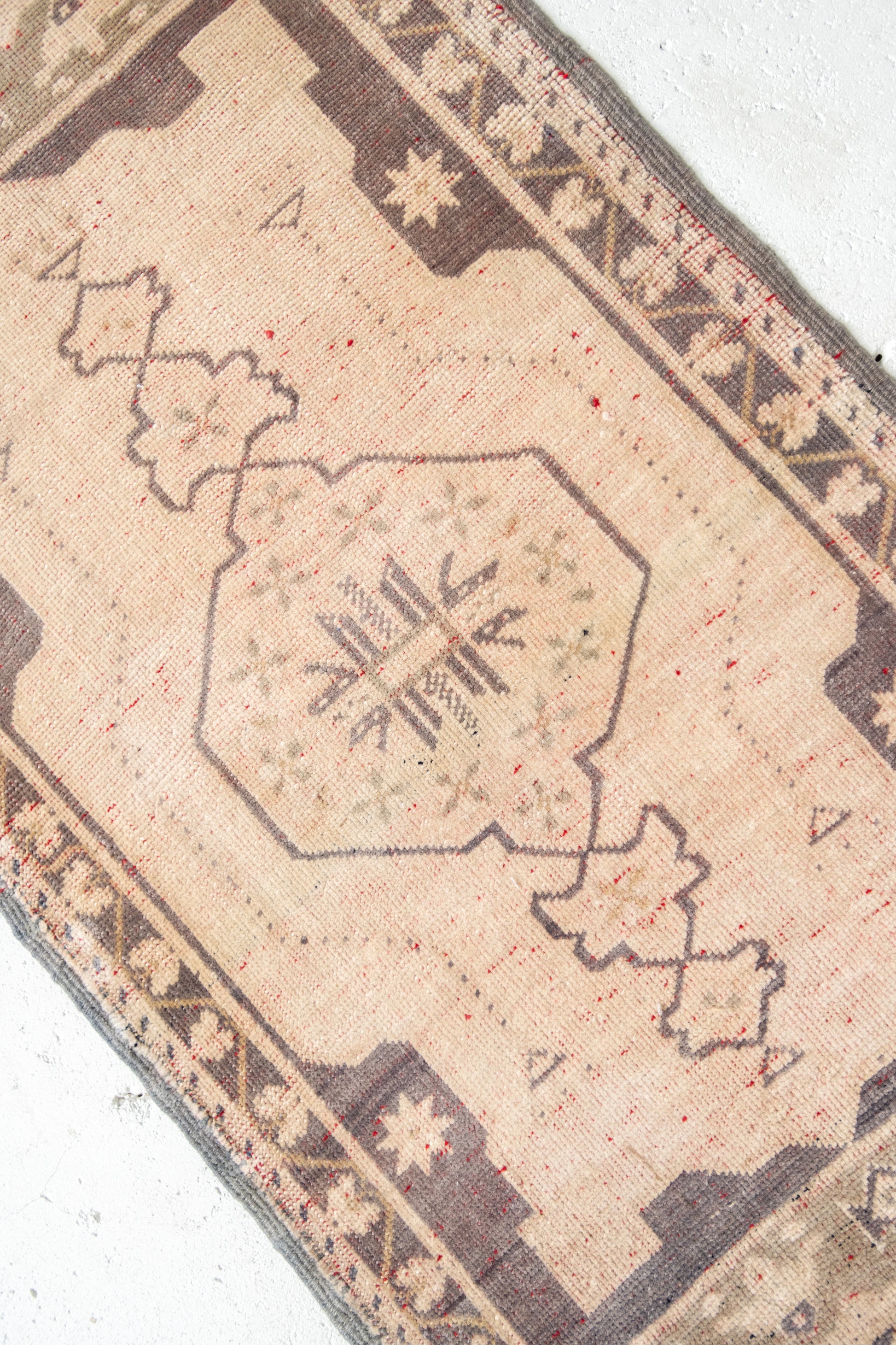 No. 2290 | 1'9 x 3'1