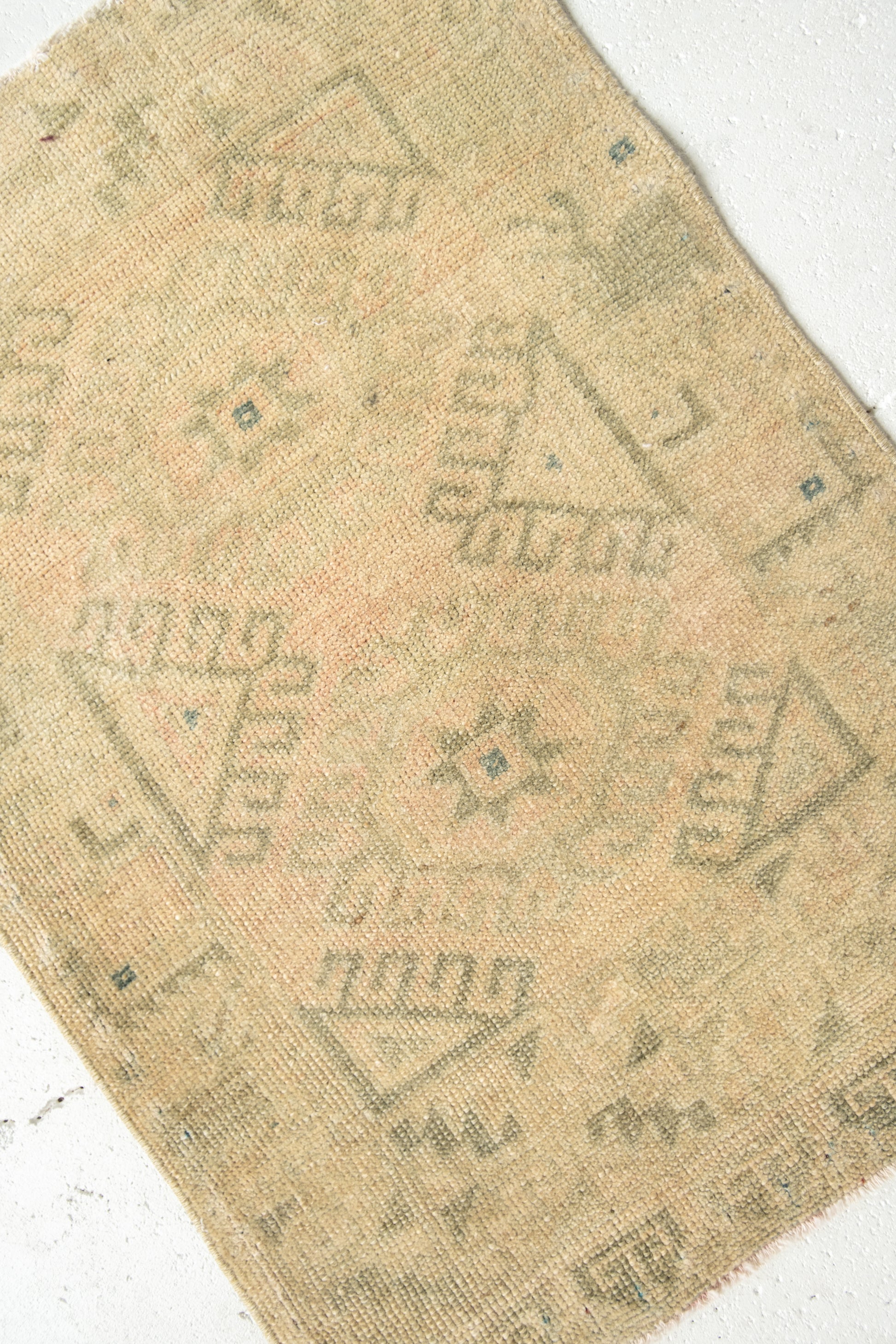 No. 2291 | 1'10 x 2'7