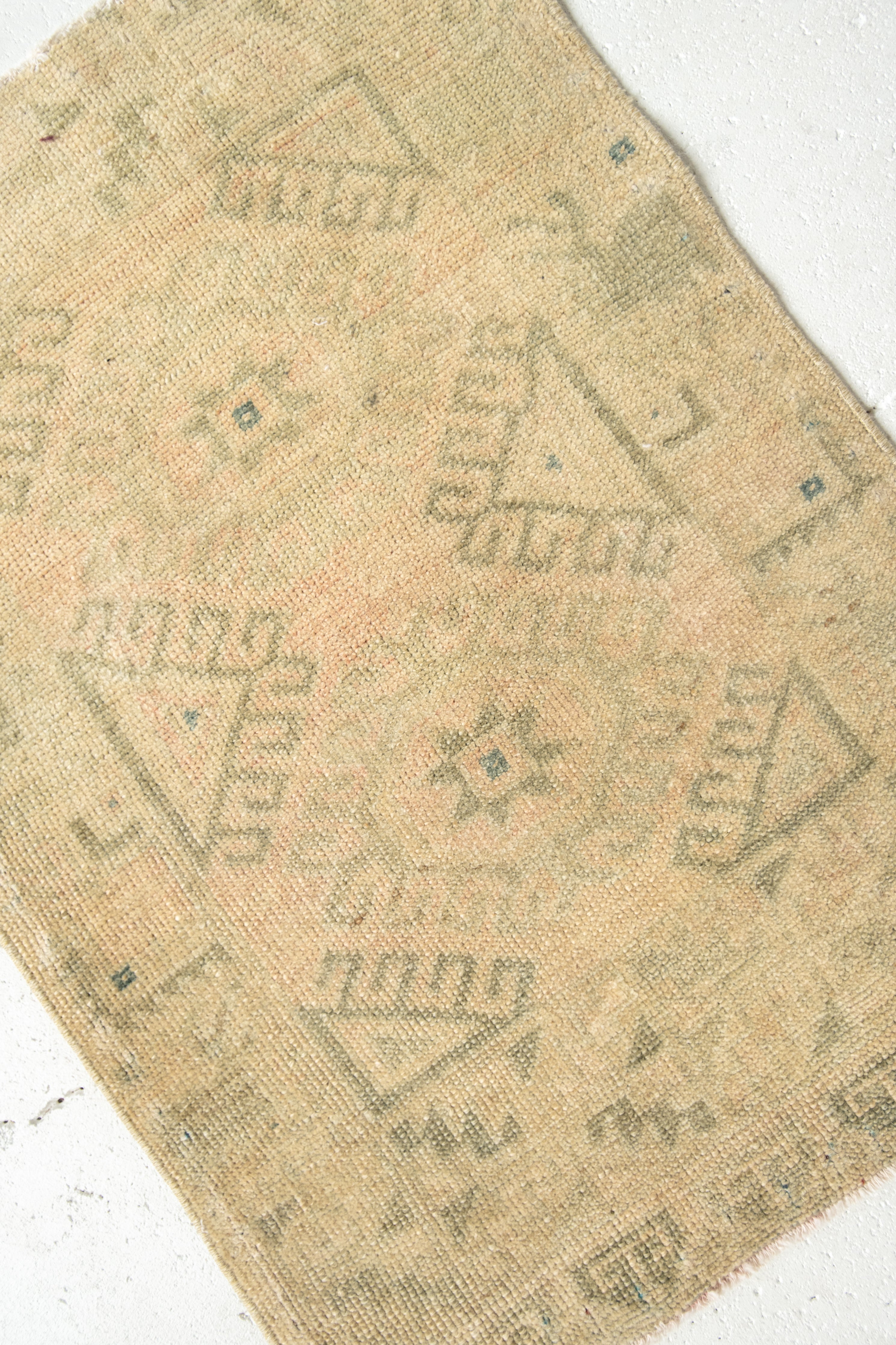 No. 2291 | 1'10 x 2'7