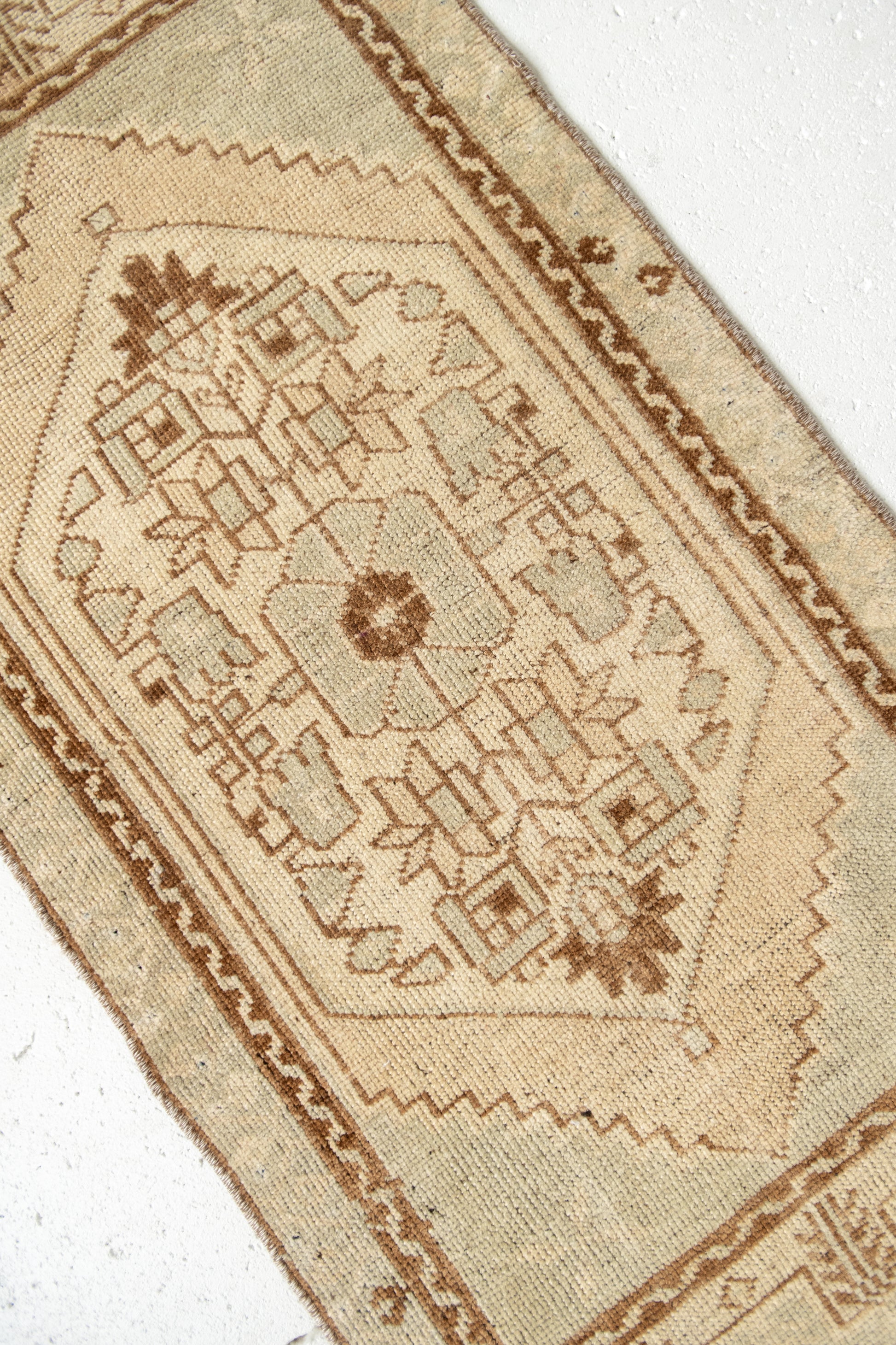 No. 2298 | 1'7 x 3'6