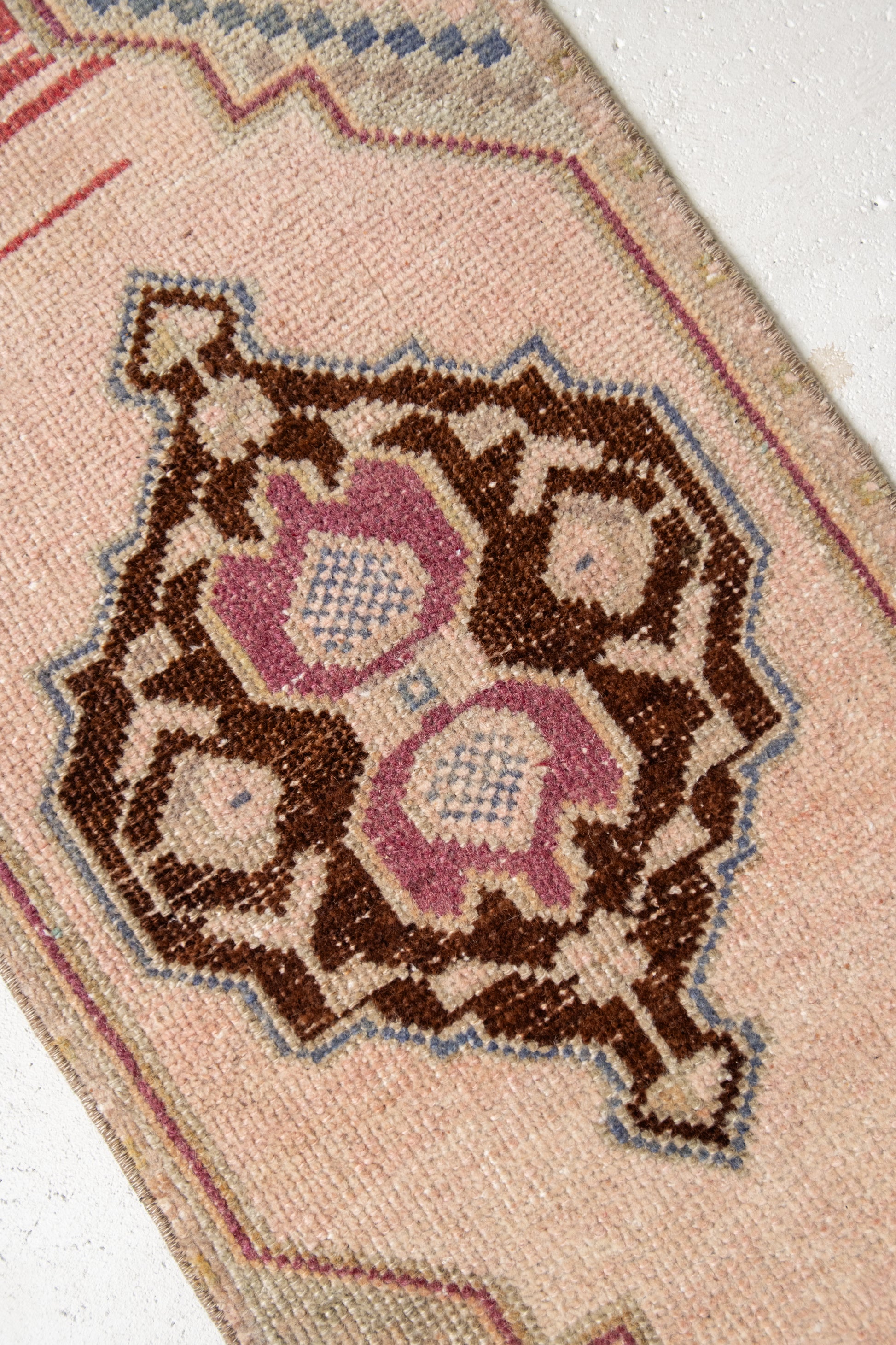 No. 2299 | 1'7 x 3'3