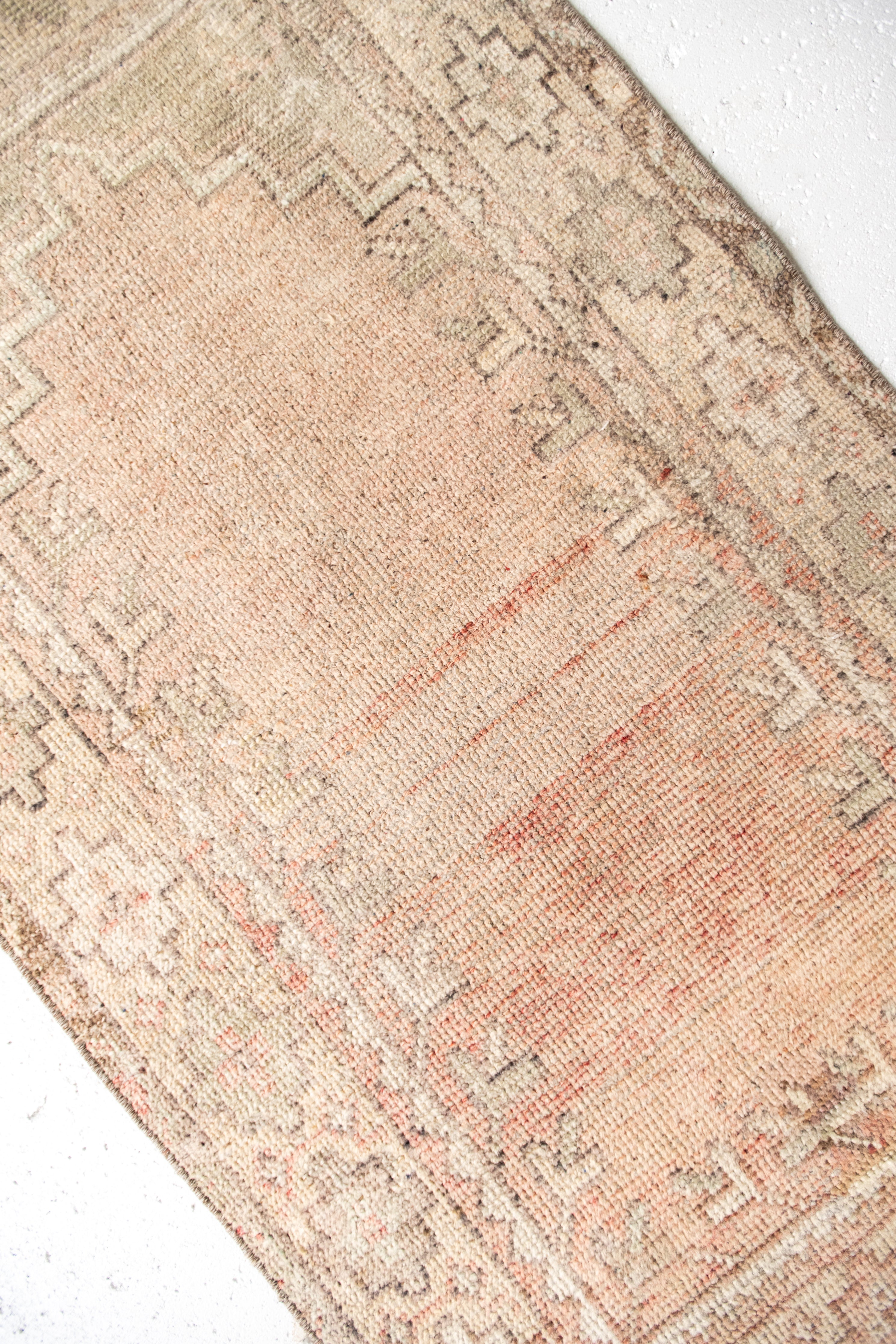 No. 2307 | 2'1 x 3'8