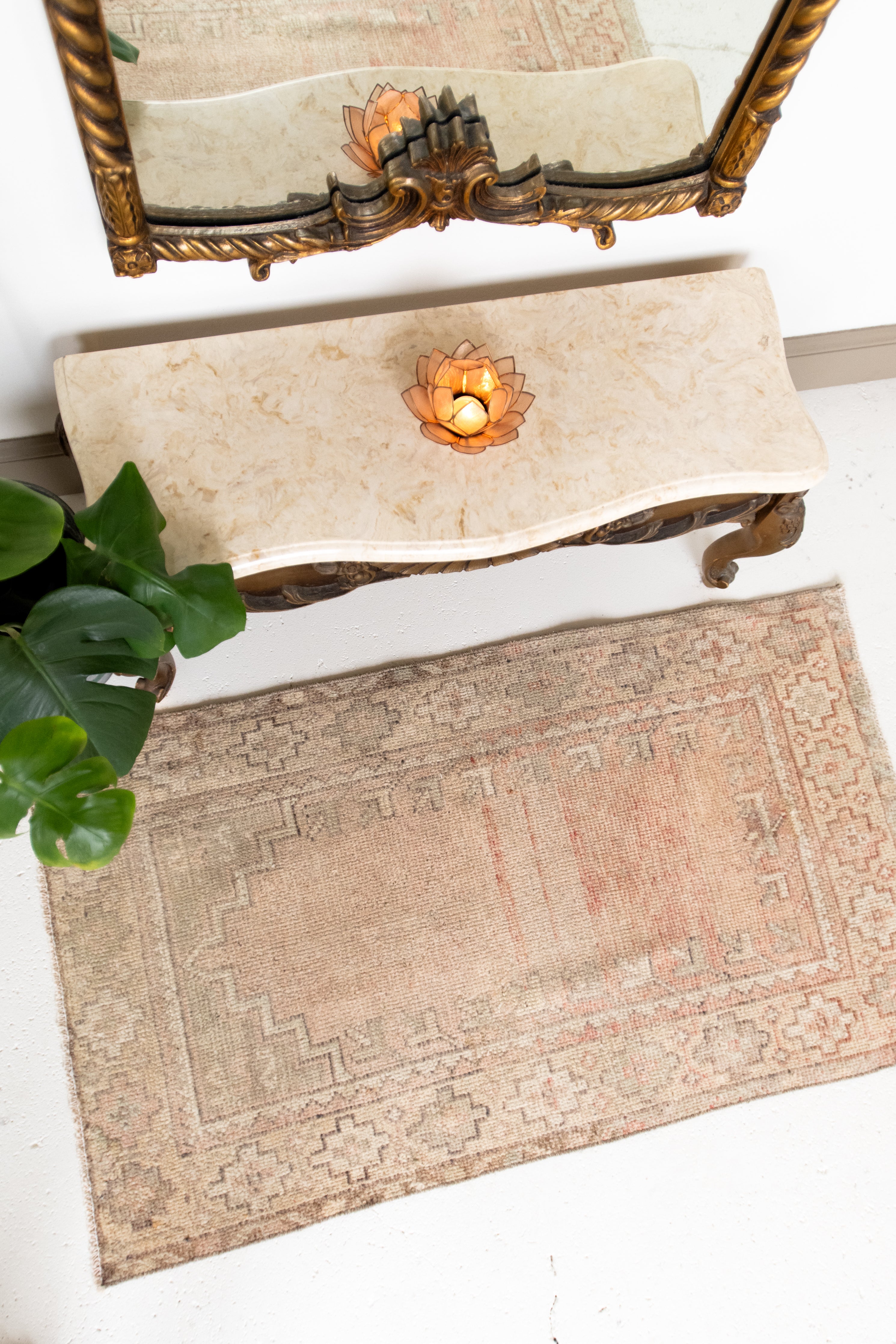 No. 2307 | 2'1 x 3'8