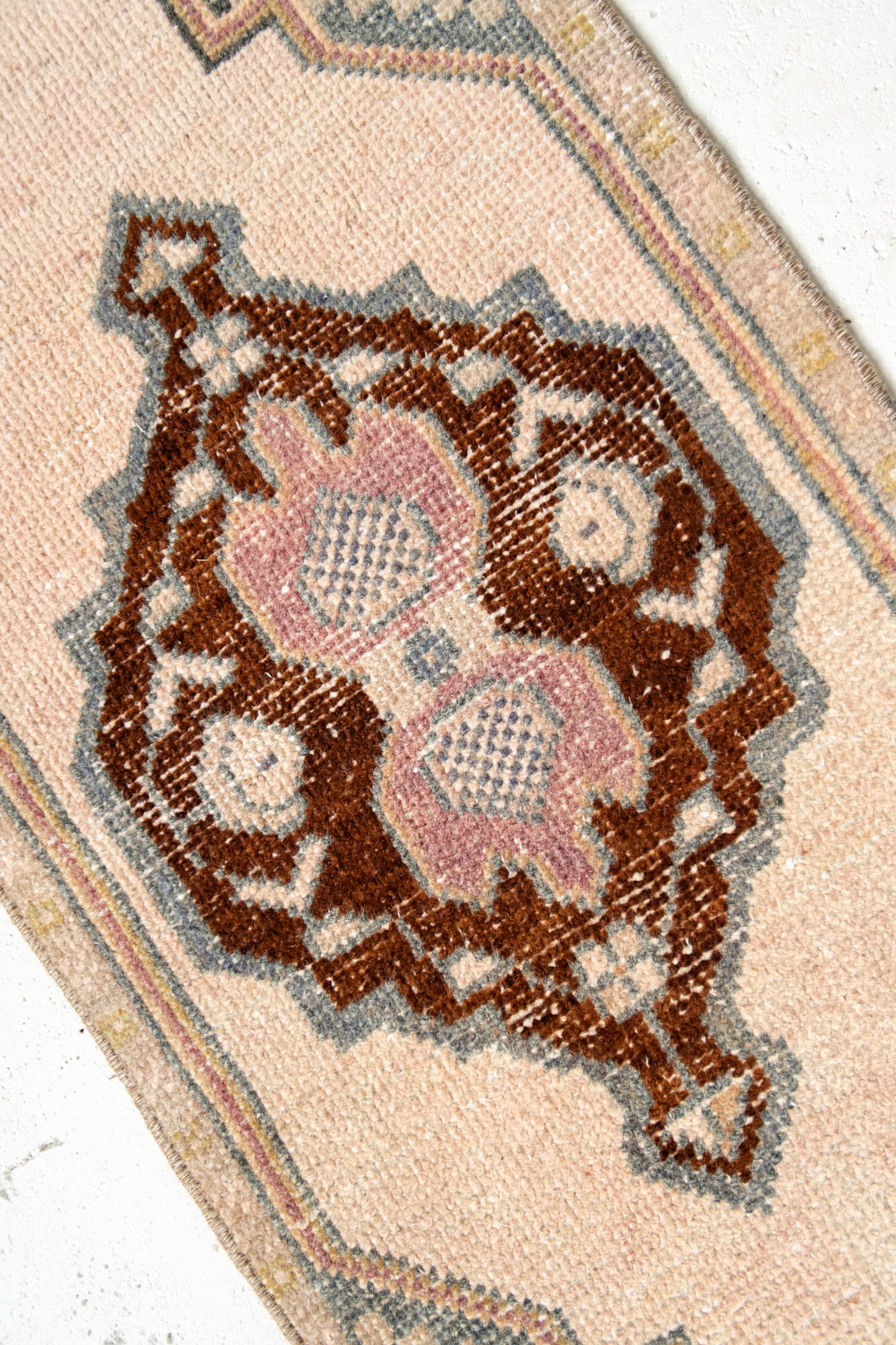 No. 2312 | 1'7 x 3'7