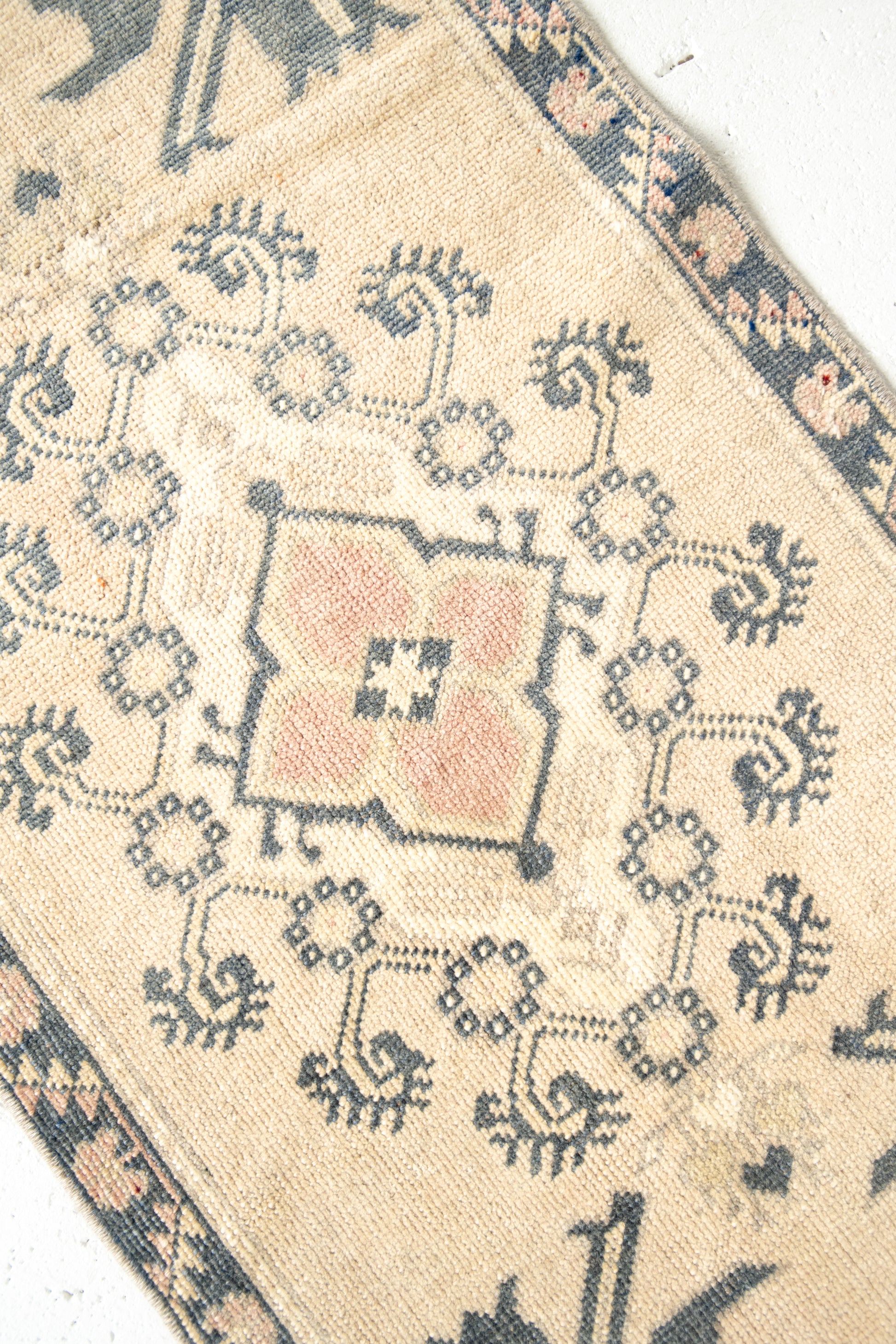 No. 2319 | 1'8 x 3'7