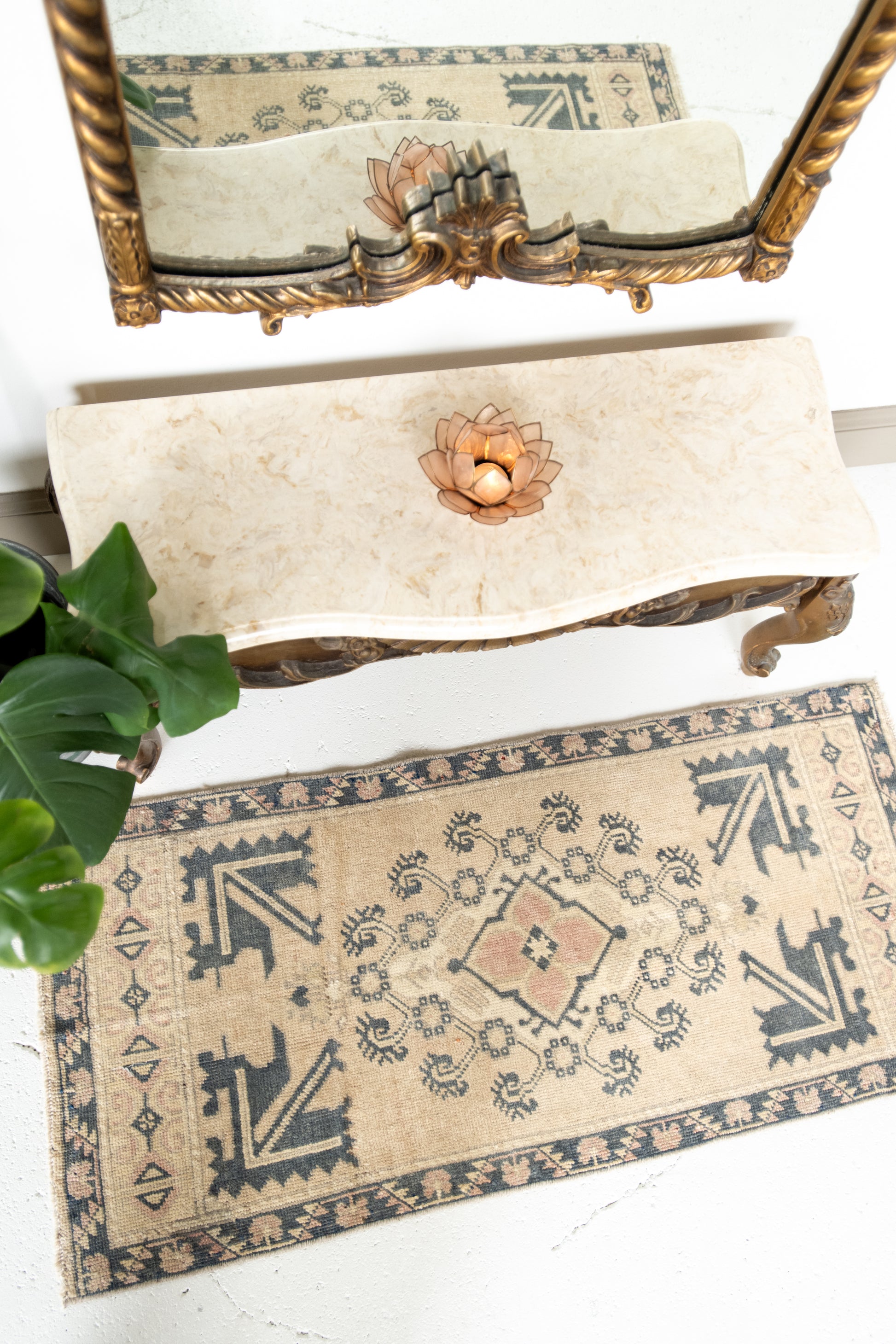 No. 2319 | 1'8 x 3'7