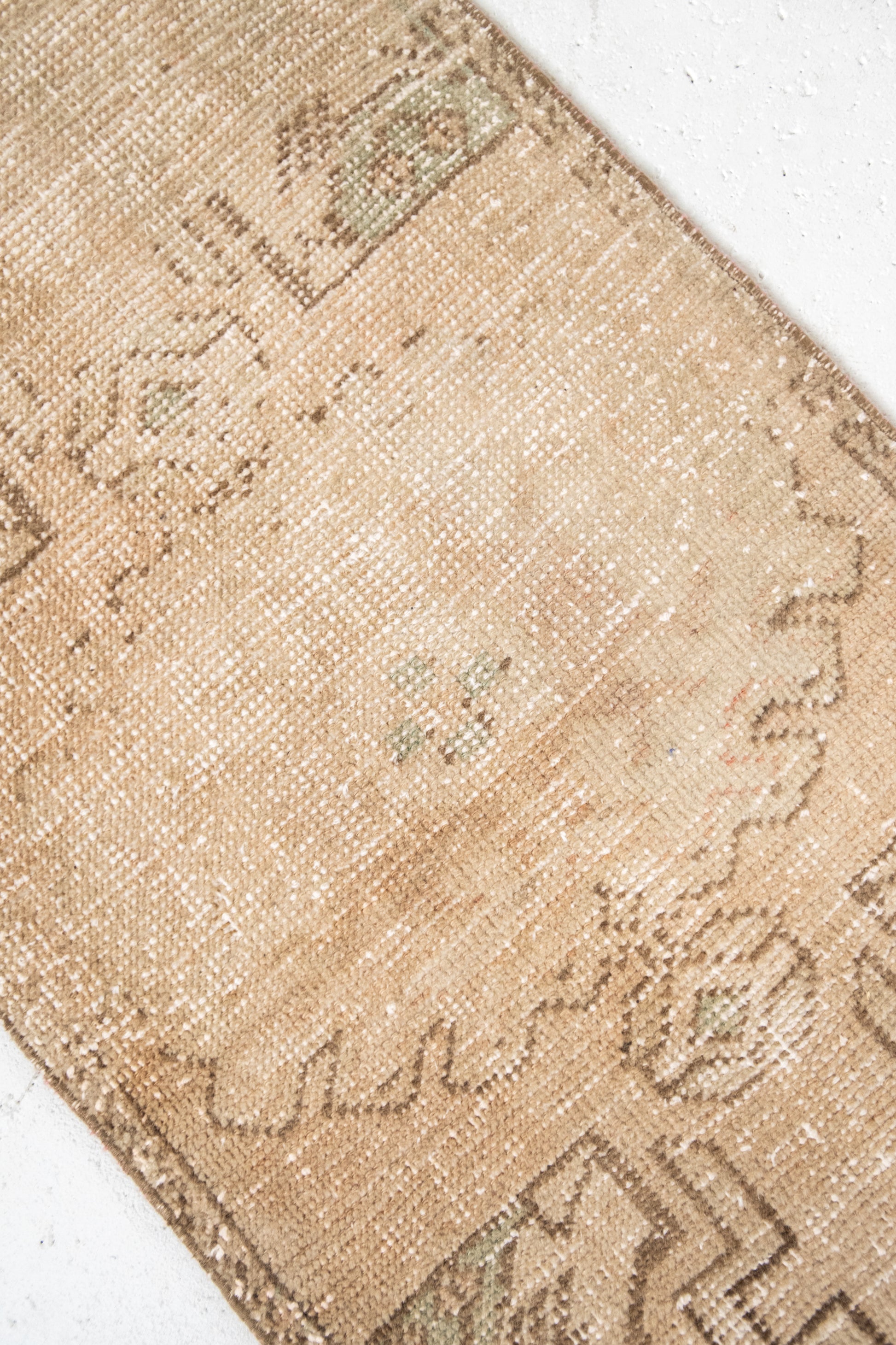 No. 2324 | 1'7 x 2'10