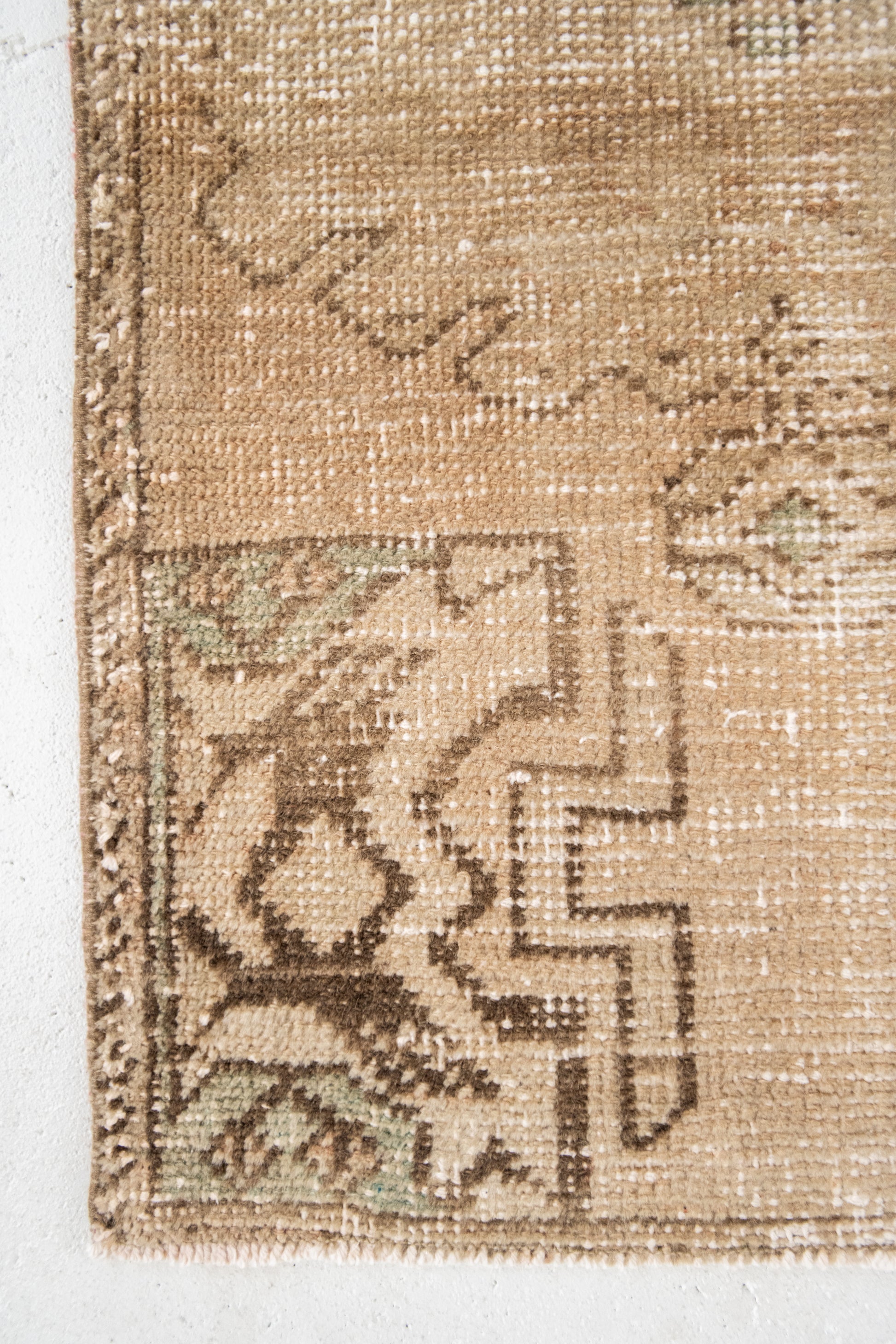 No. 2324 | 1'7 x 2'10