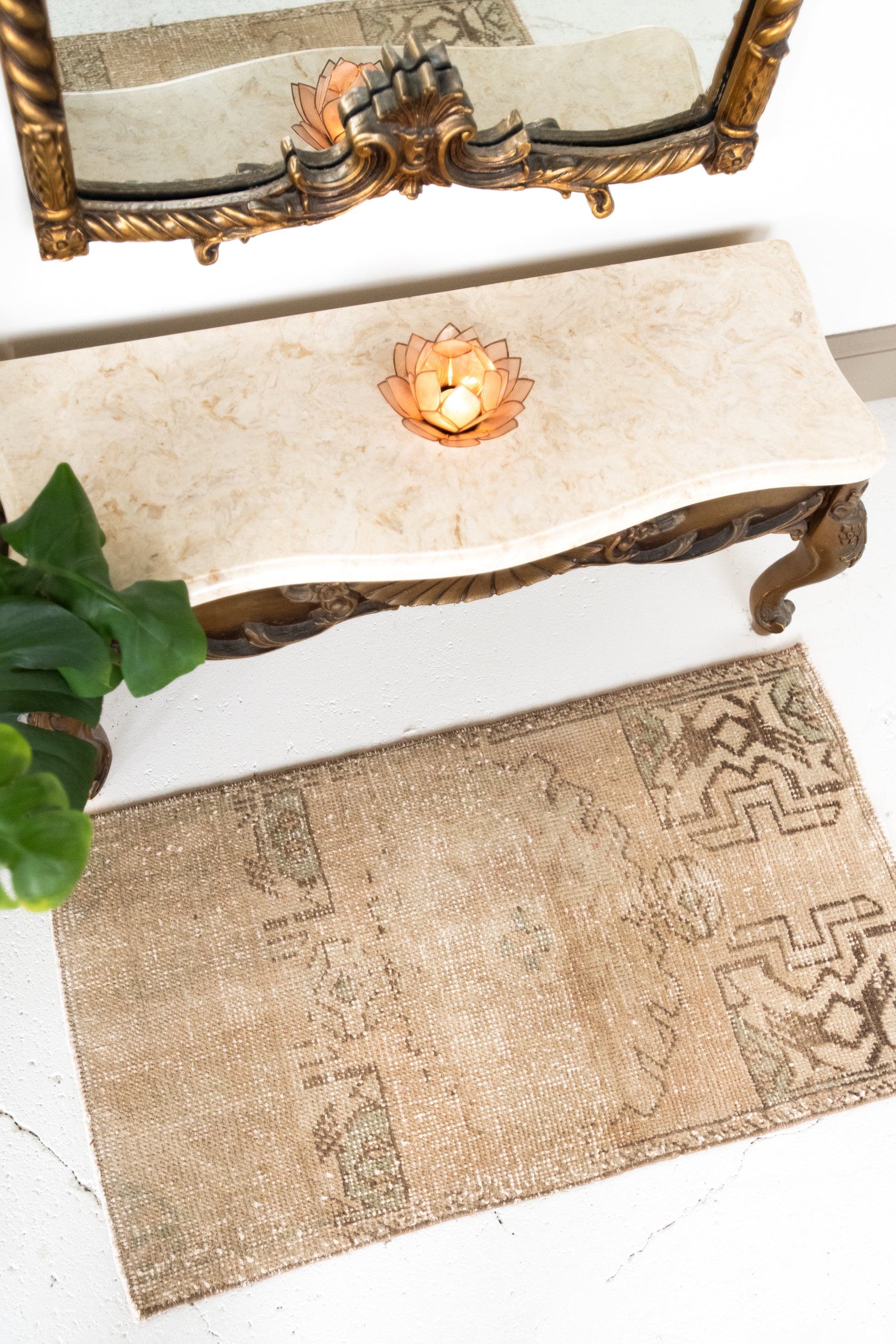 No. 2324 | 1'7 x 2'10