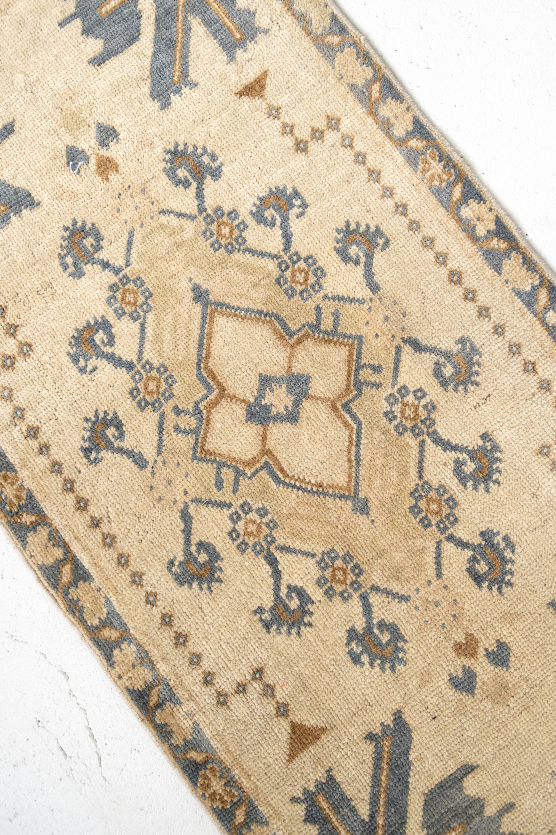 No. 2327 | 1'10 x 4'3