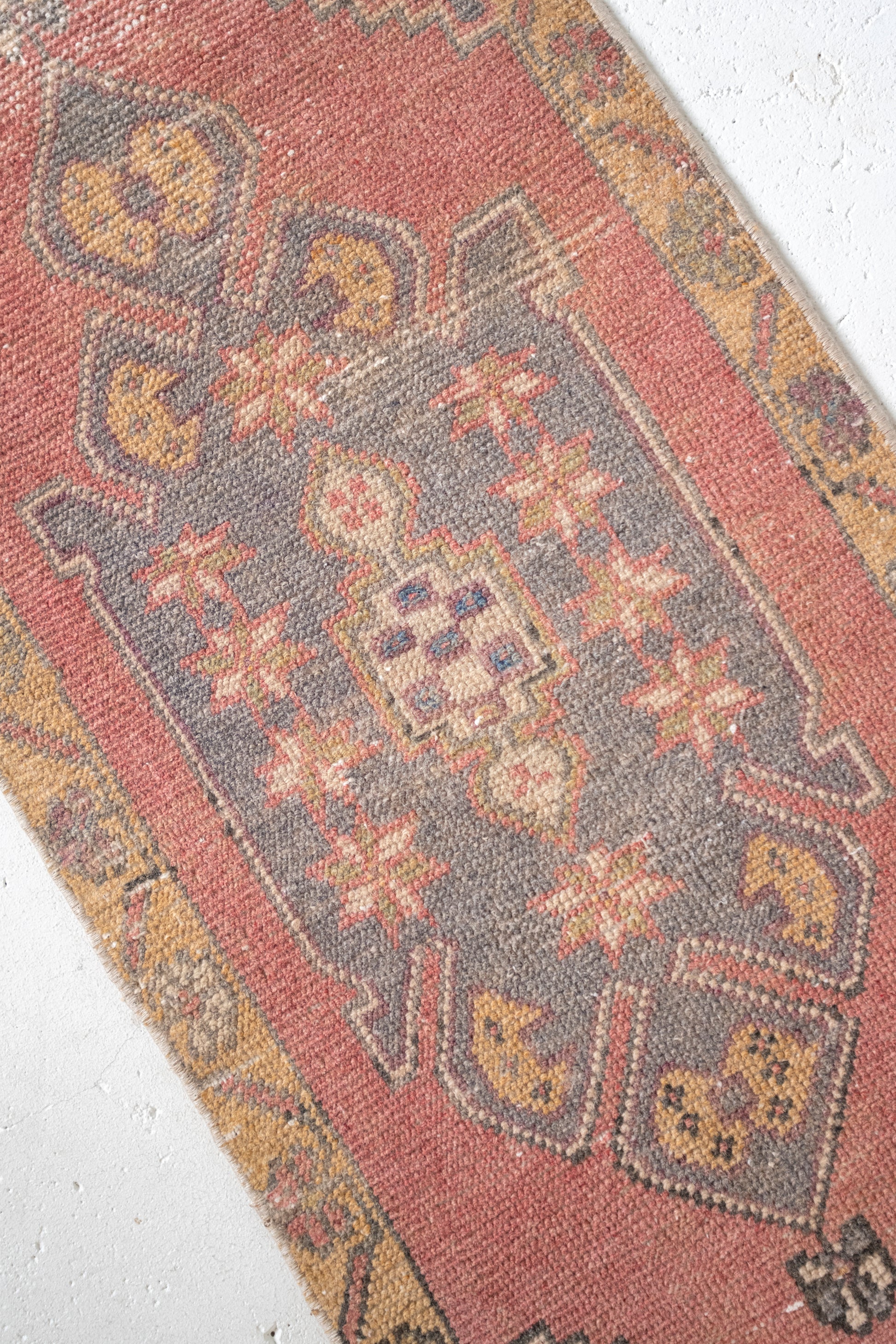 No. 2332 | 1'7 x 3'8