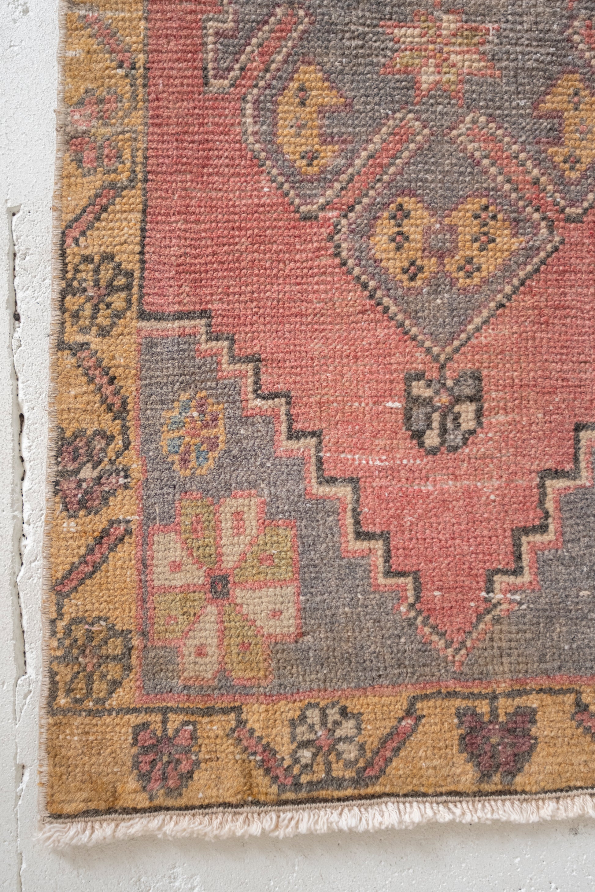 No. 2332 | 1'7 x 3'8