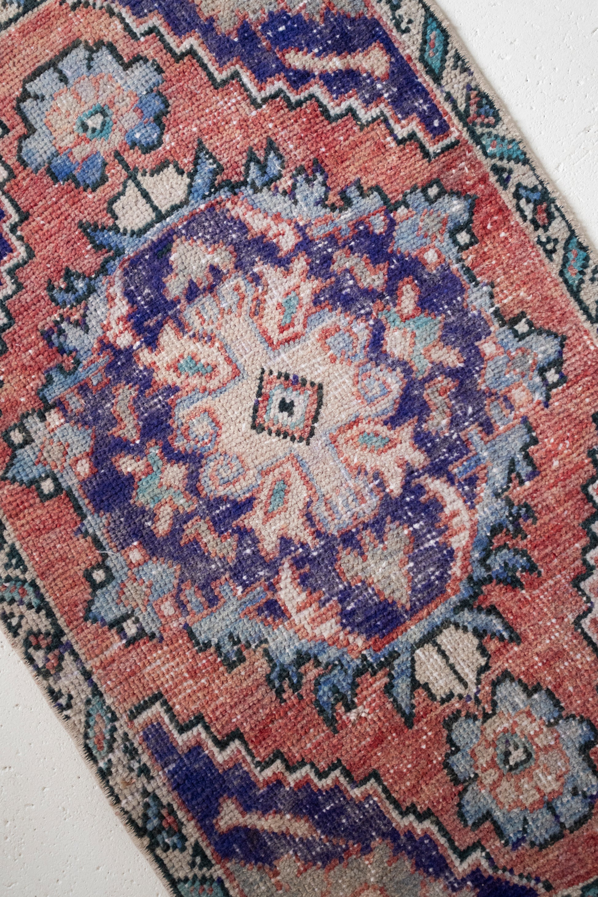 No. 2335 | 1'9 x 2'10