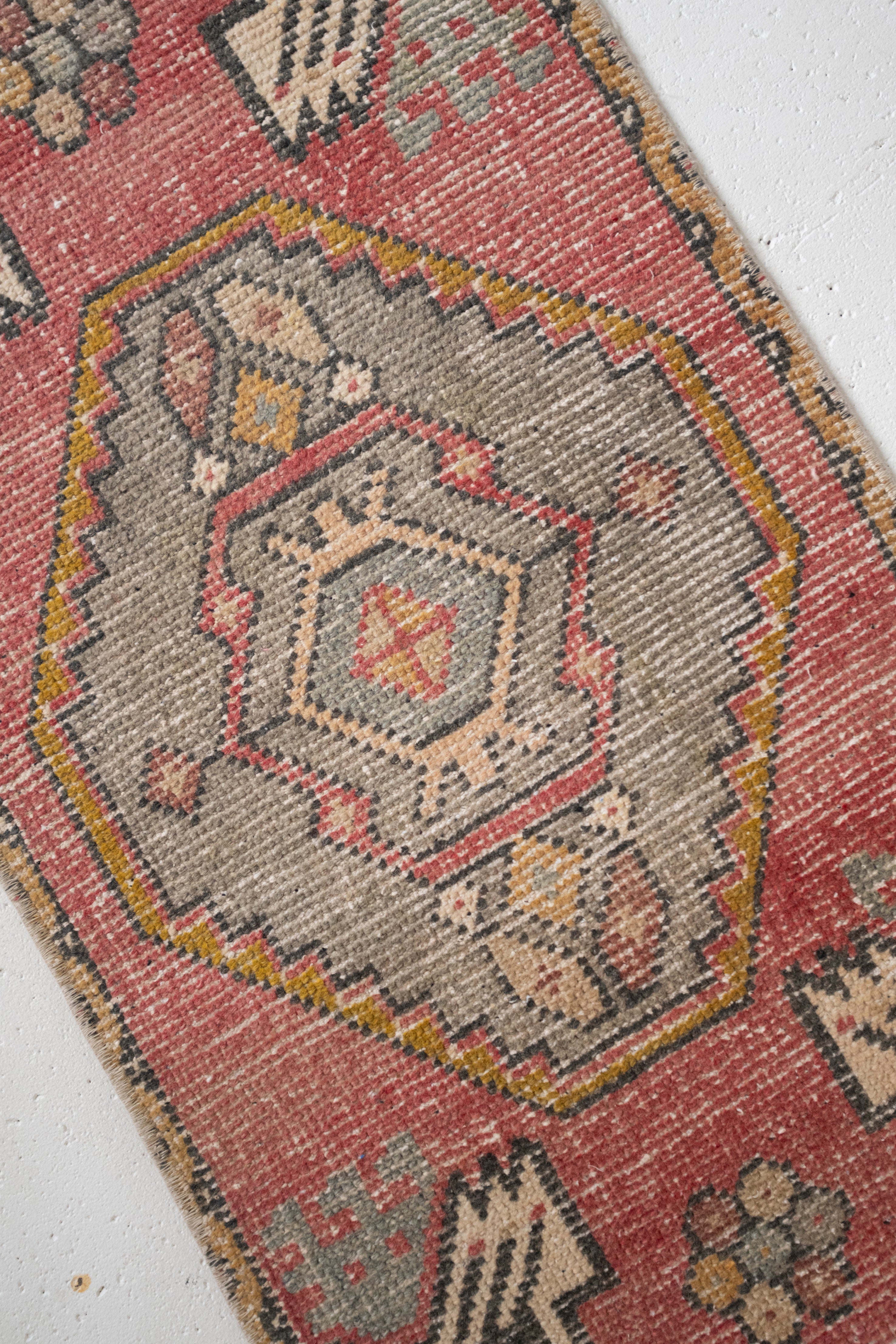 No. 2338 | 1'8 x 3'4