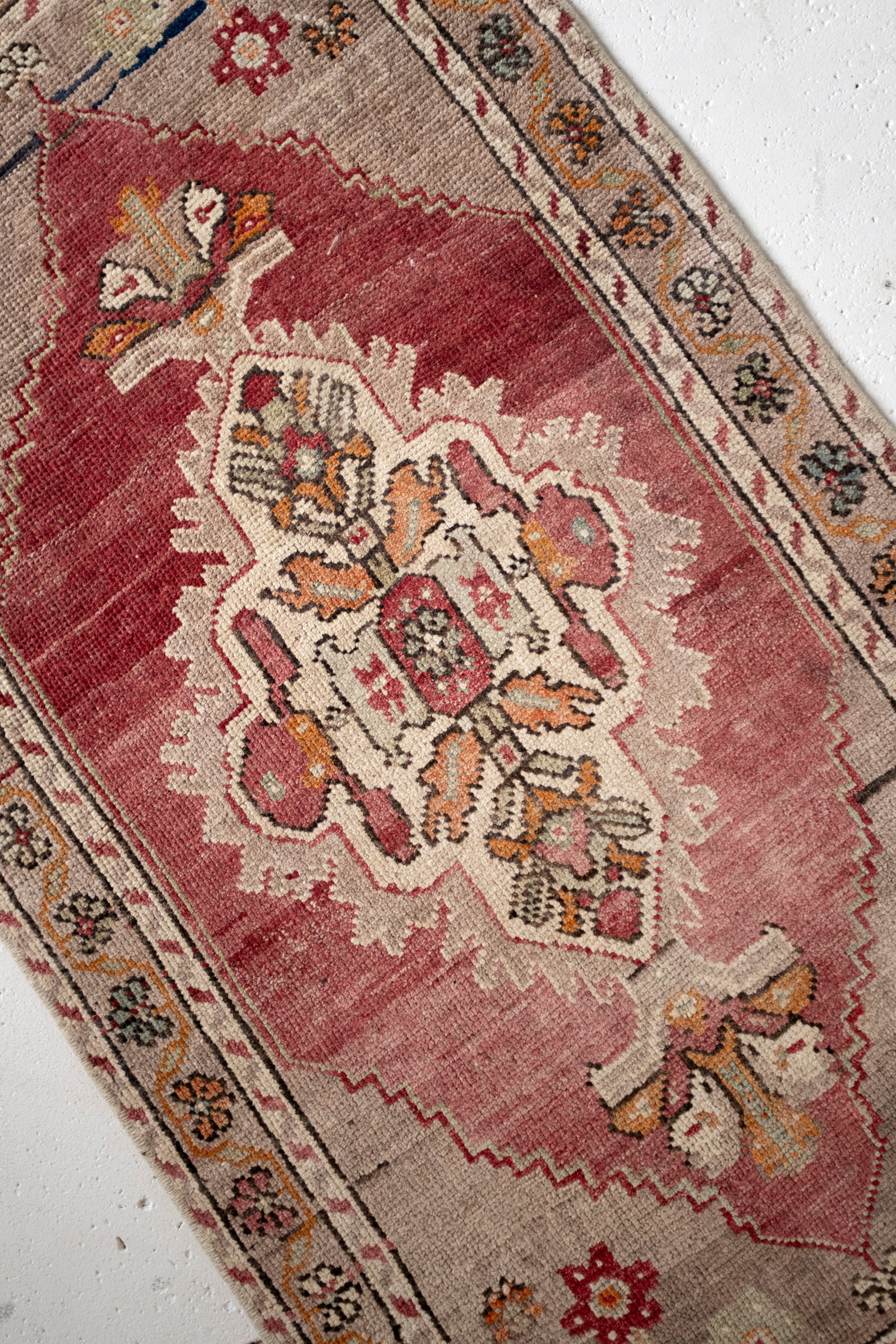 No. 2344 | 1'11 x 4'3