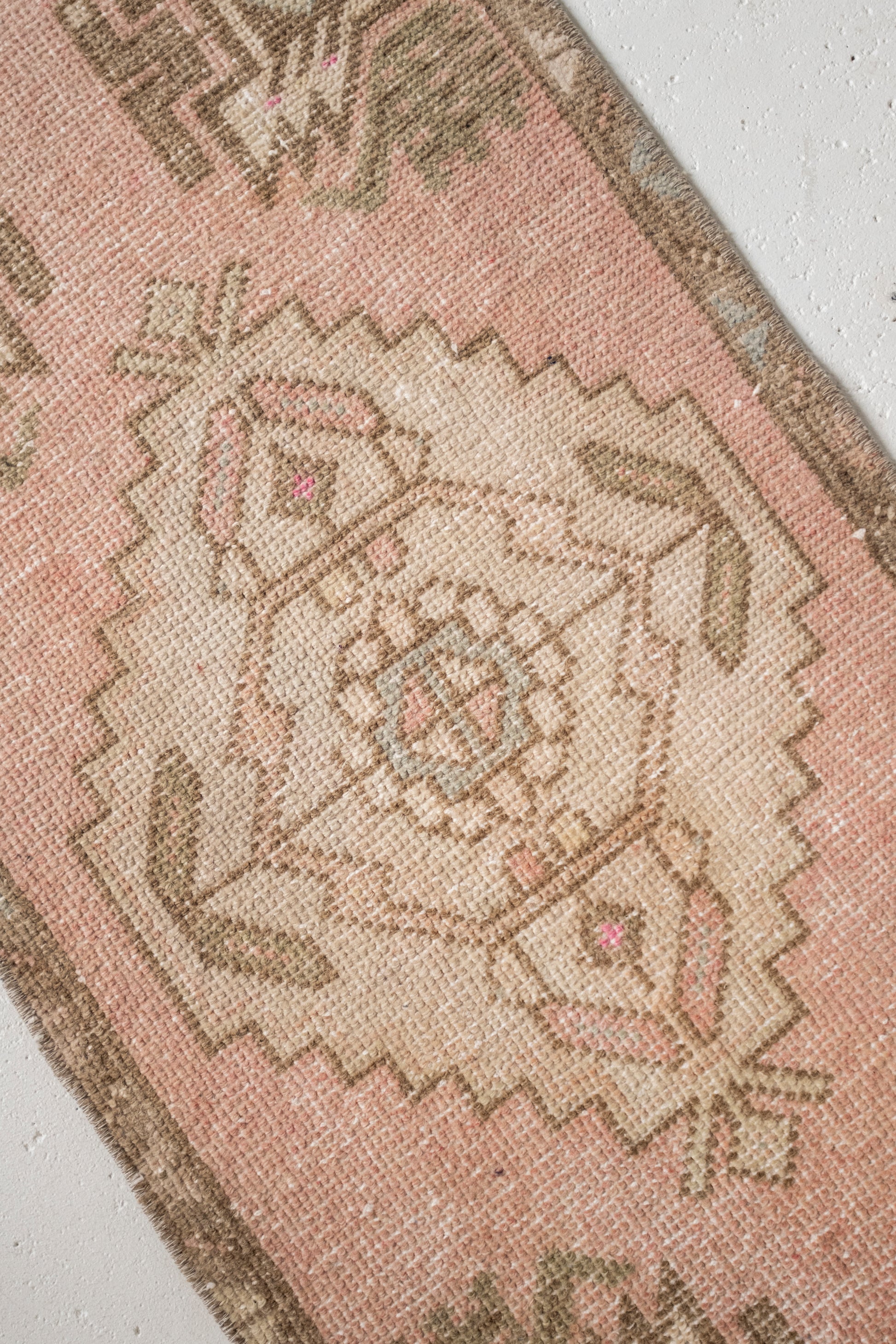 No. 2348 | 1'7 x 3'3