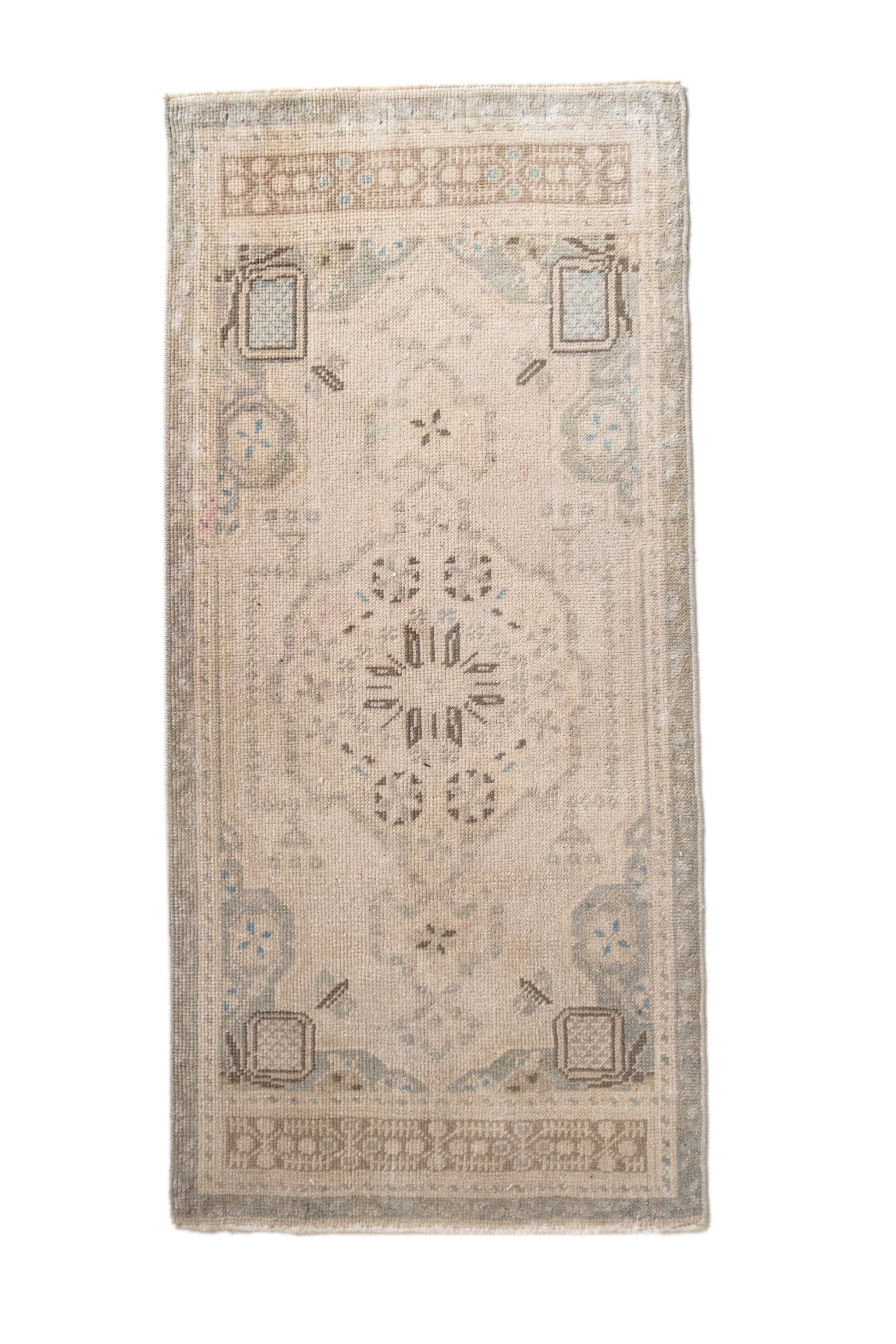 No. 2349 | 1'9 x 3'9