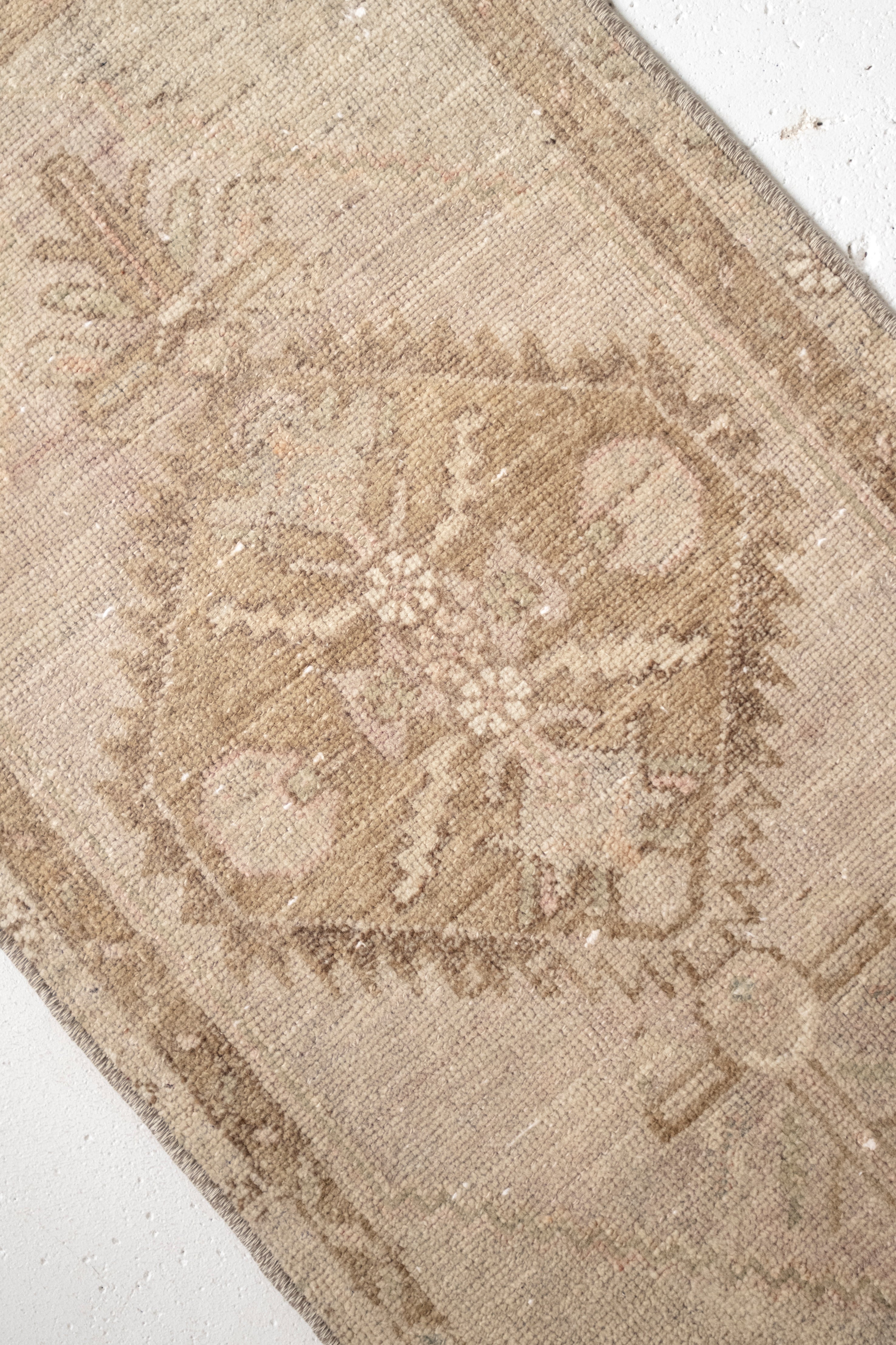 No. 2350 | 1'7 x 3'7