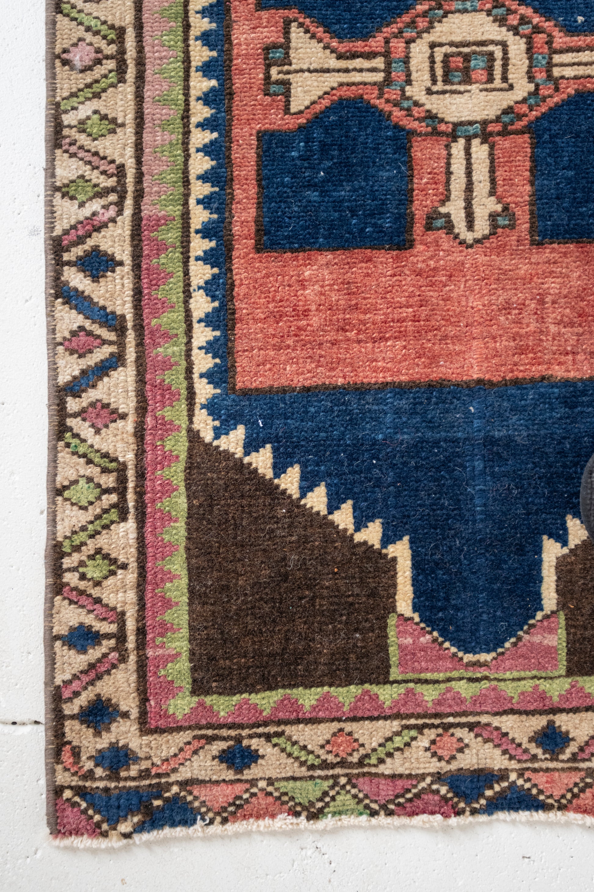 No. 2352 | 1'7 x 2'10