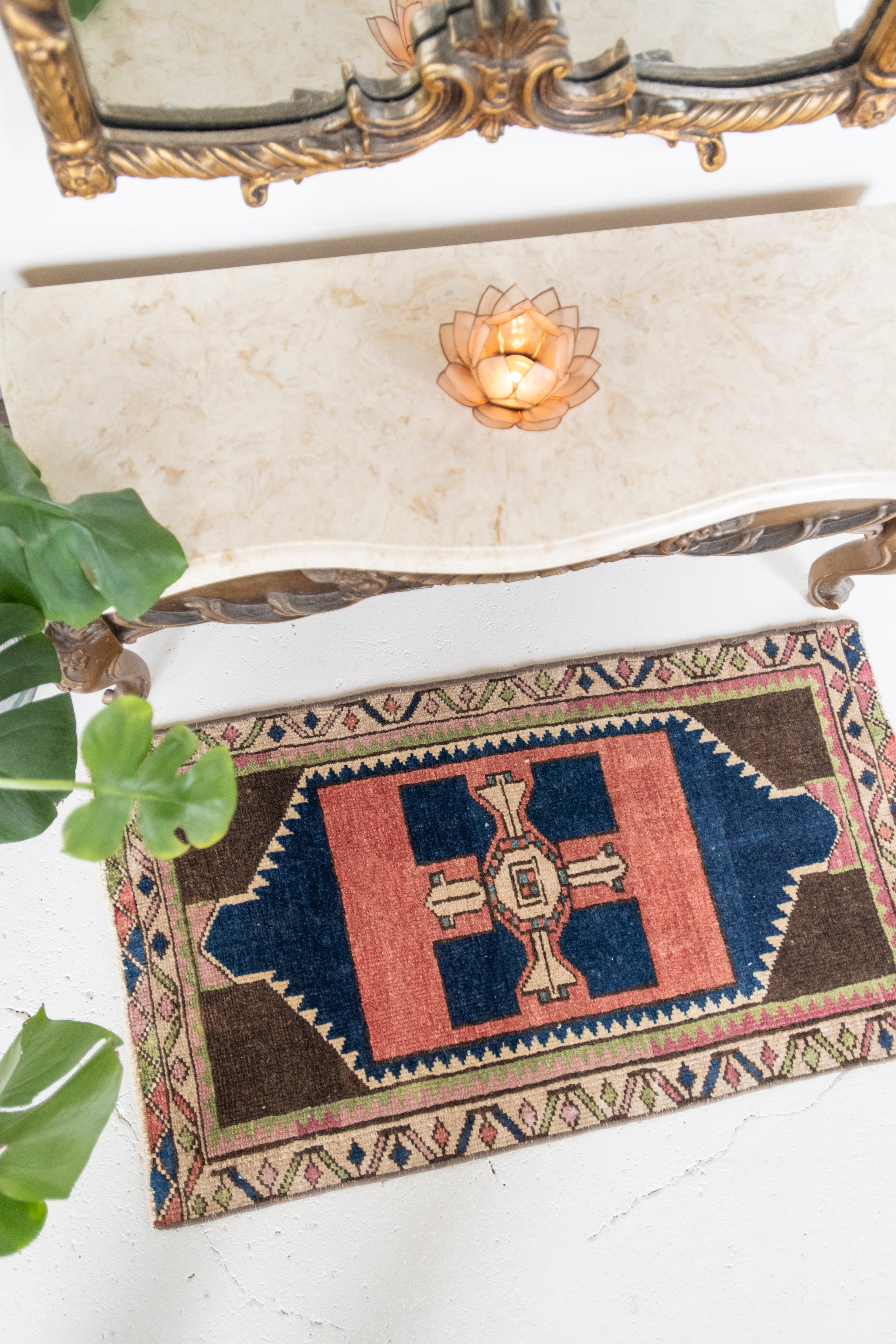 No. 2352 | 1'7 x 2'10