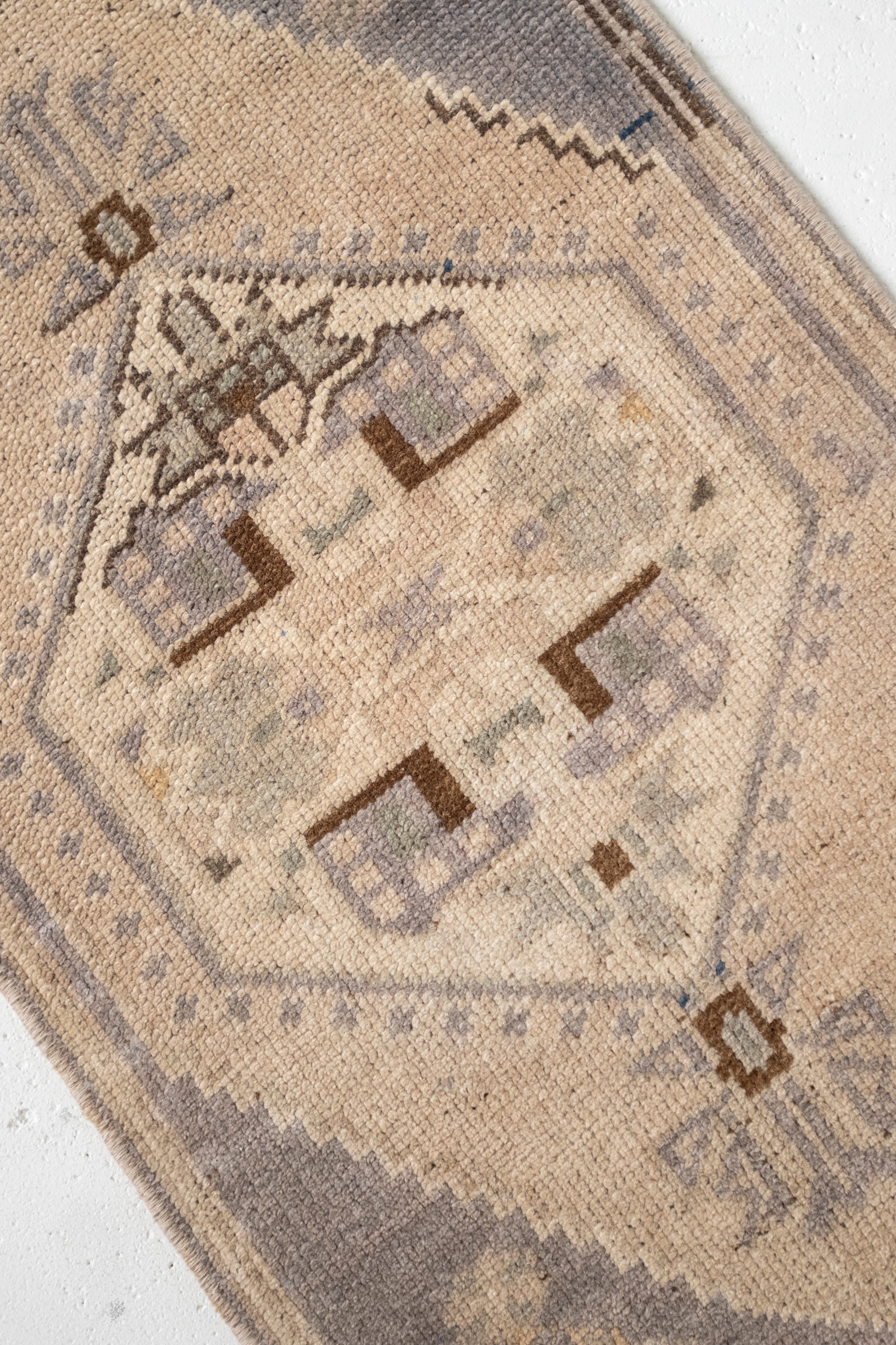 No. 2353 | 1'7 x 3'3