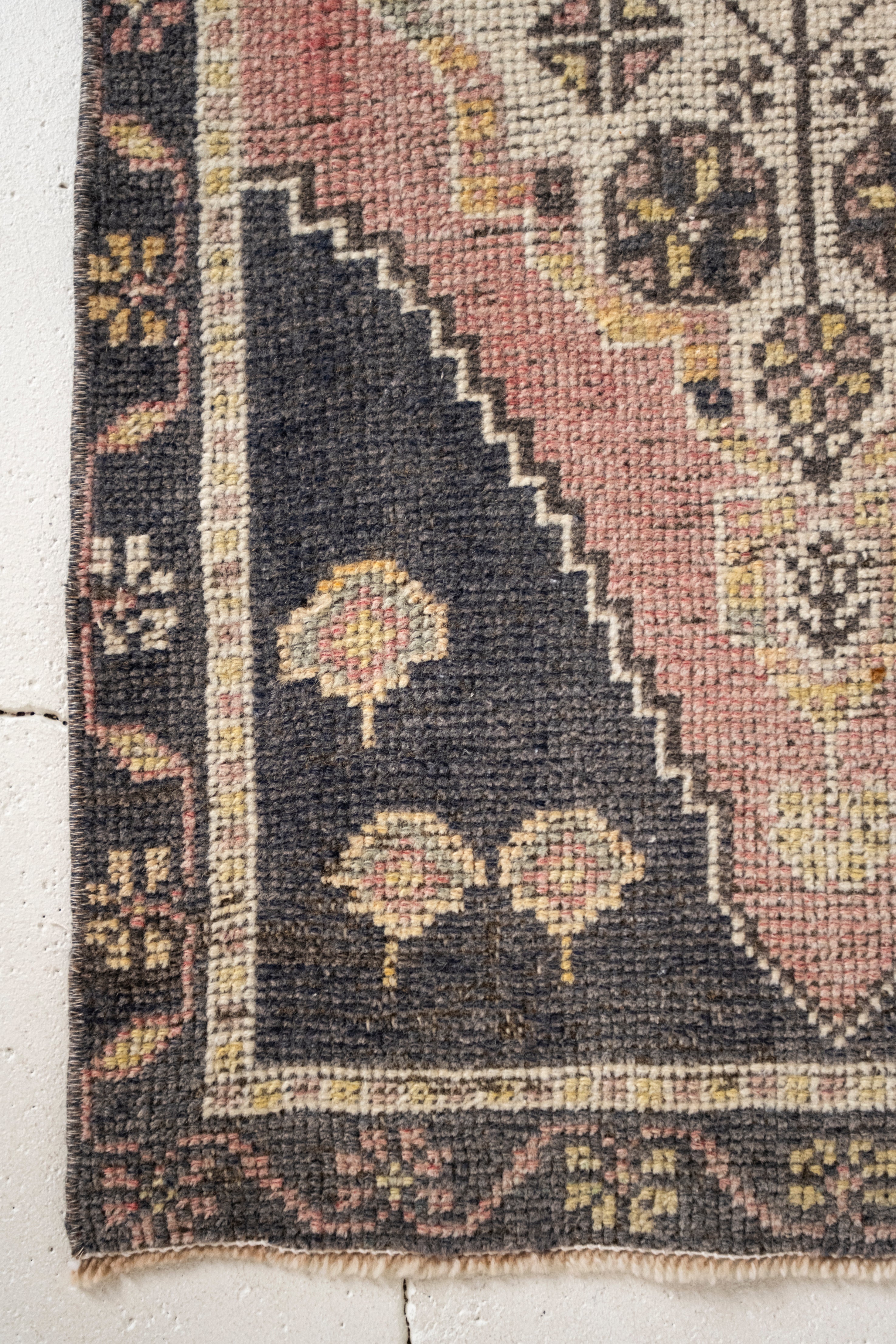 No. 2354 | 1'9 x 3'9