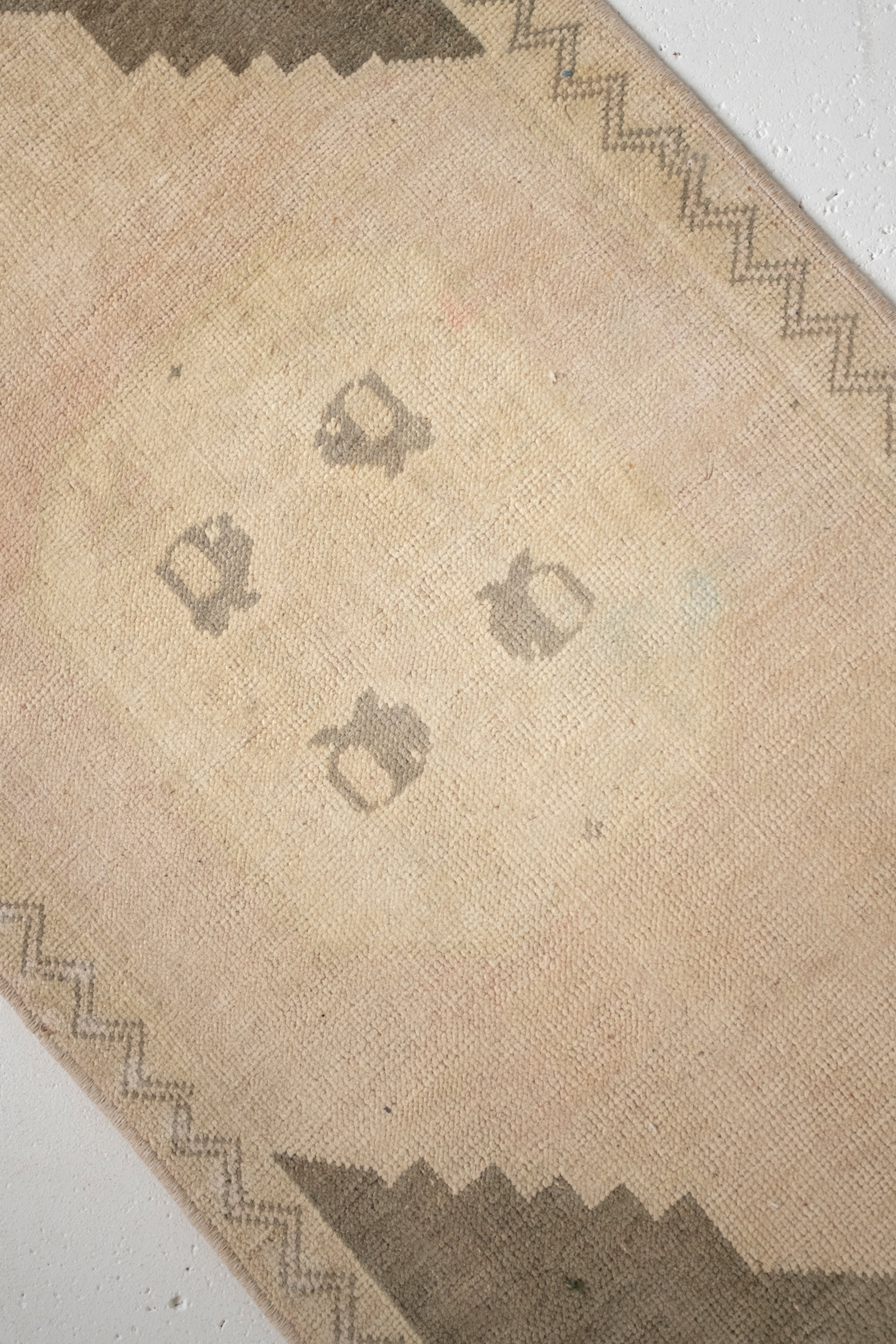 No. 2359 | 1'10 x 3'