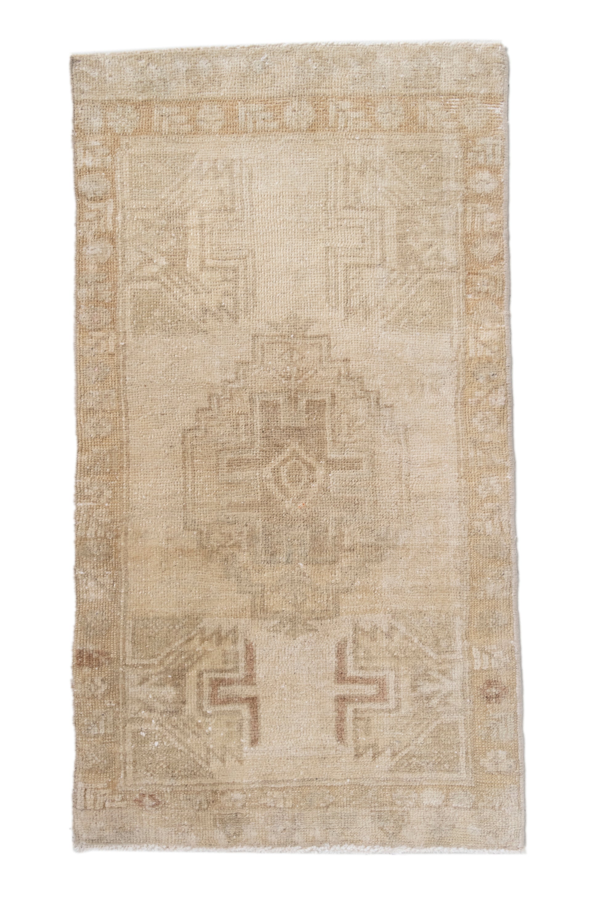 No. 2362 | 1'9 x 3'2