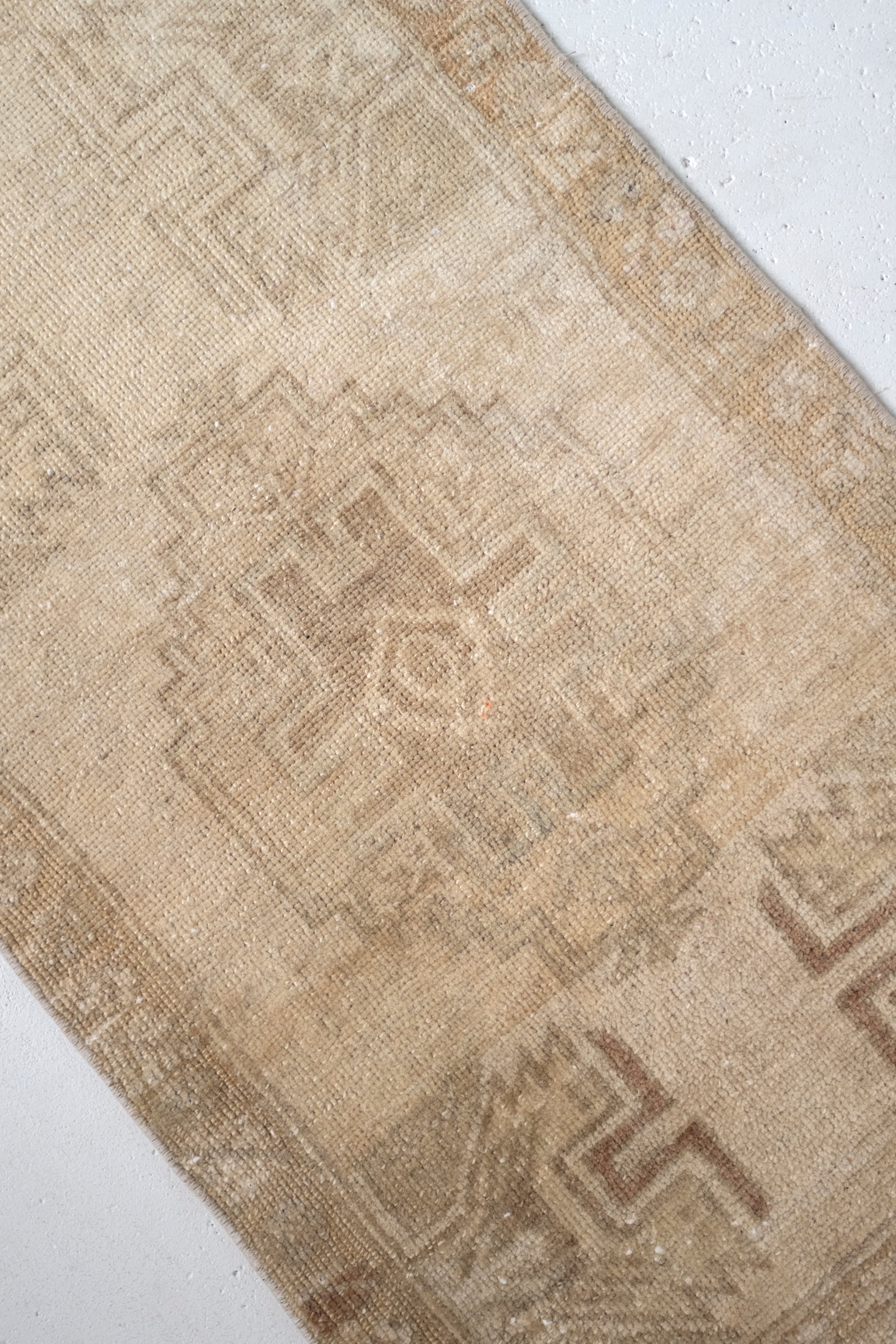 No. 2362 | 1'9 x 3'2