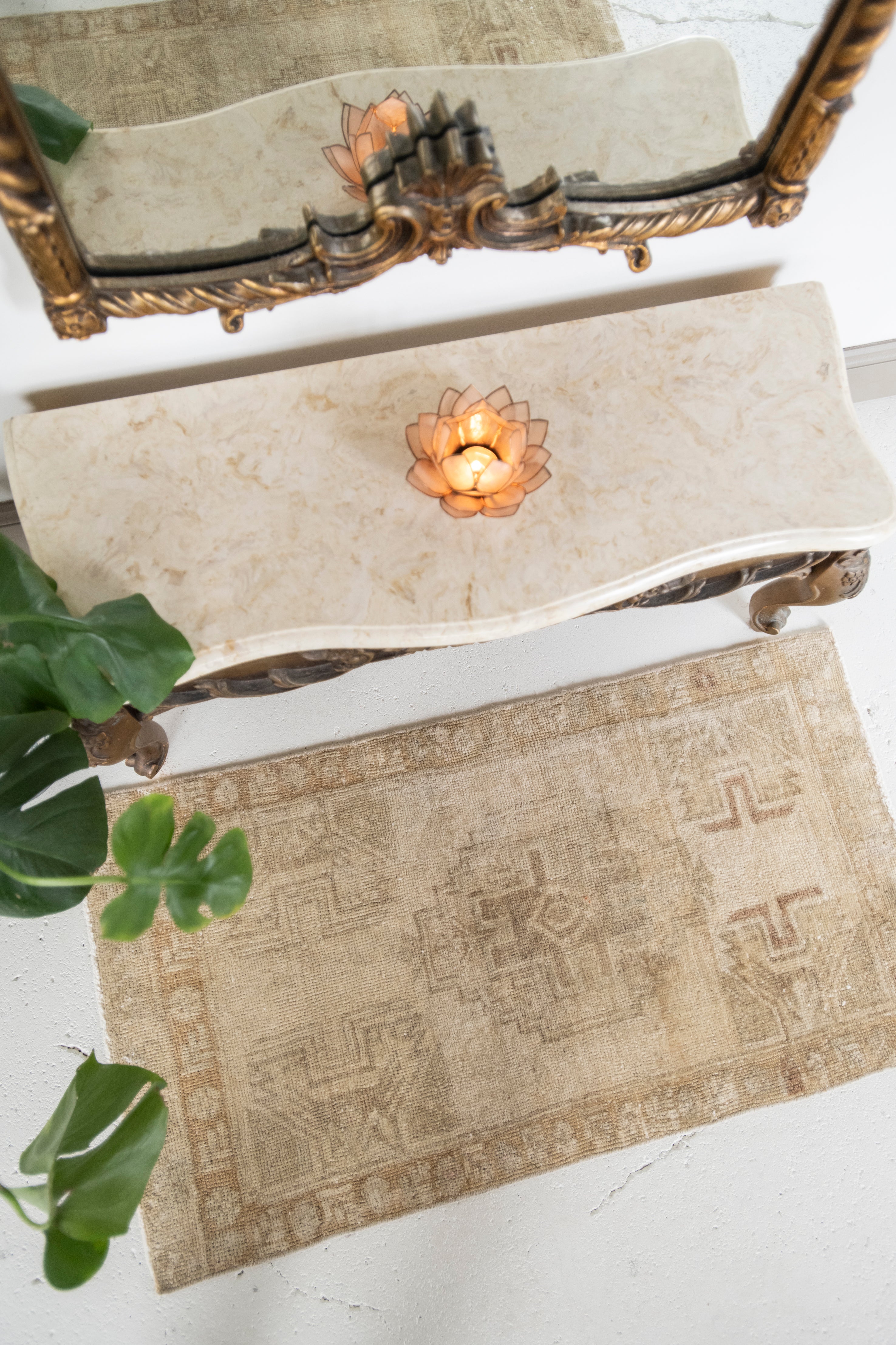 No. 2362 | 1'9 x 3'2