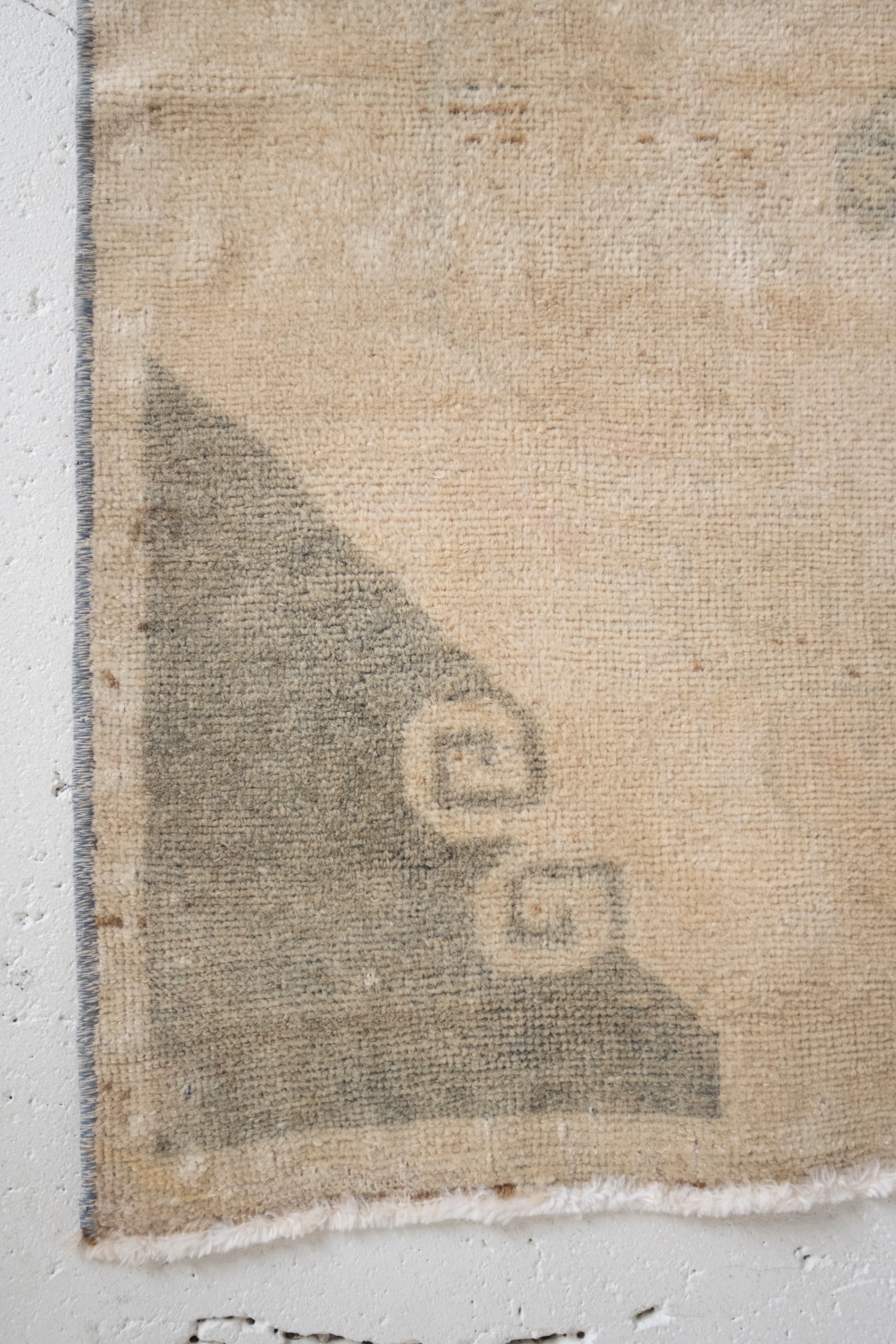 No. 2365 | 2'4 x 2'9