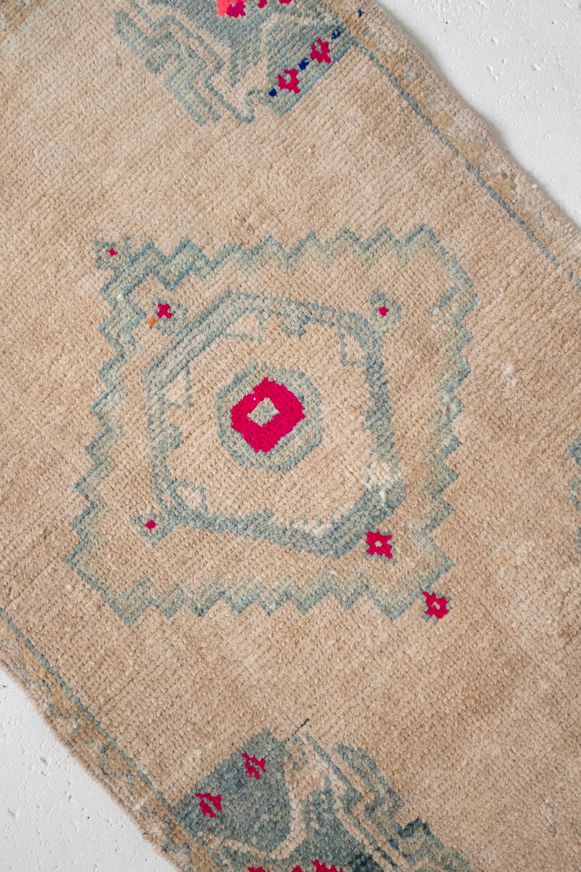 No. 2366 | 1'10 x 2'9