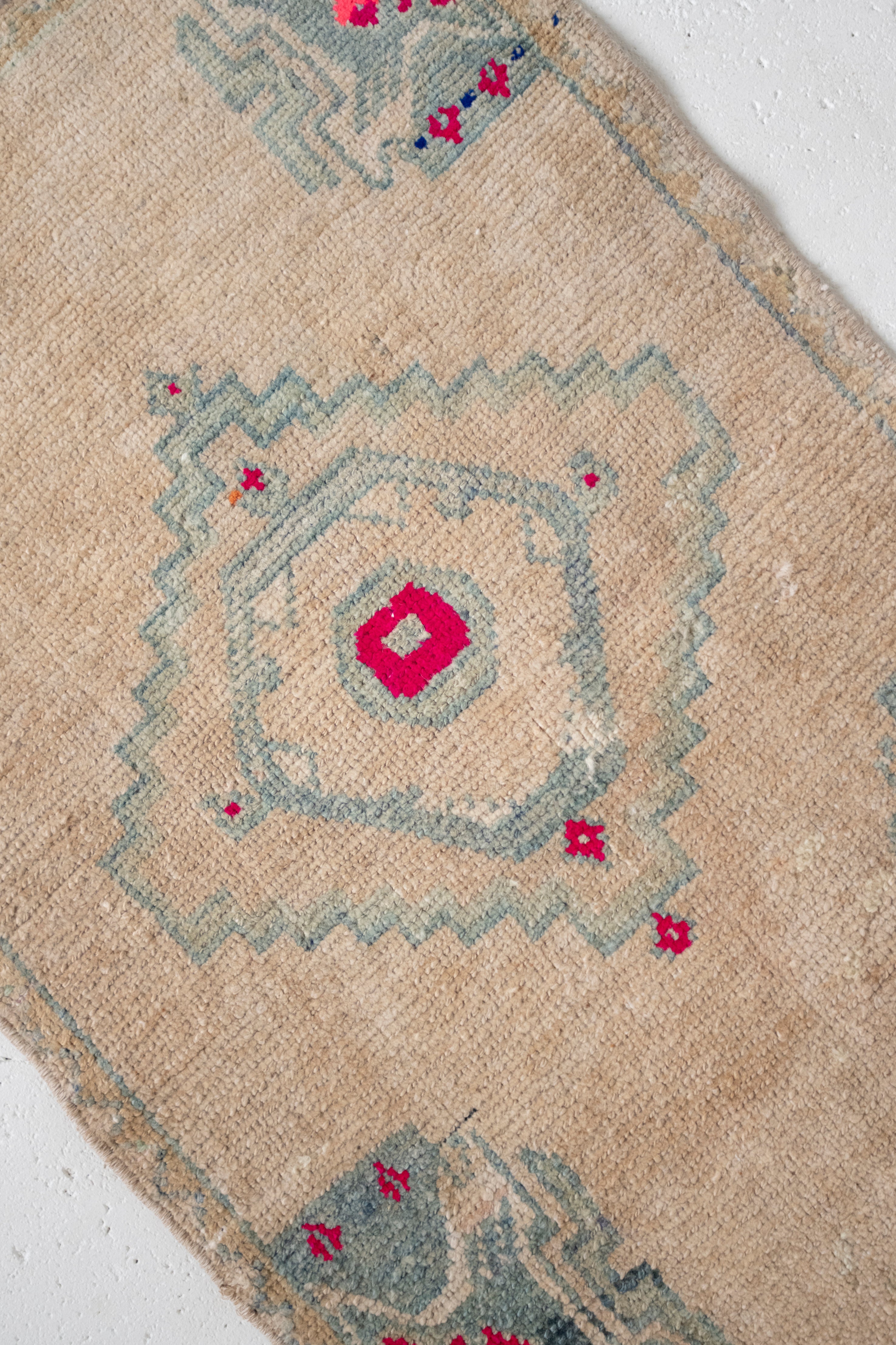 No. 2366 | 1'10 x 2'9