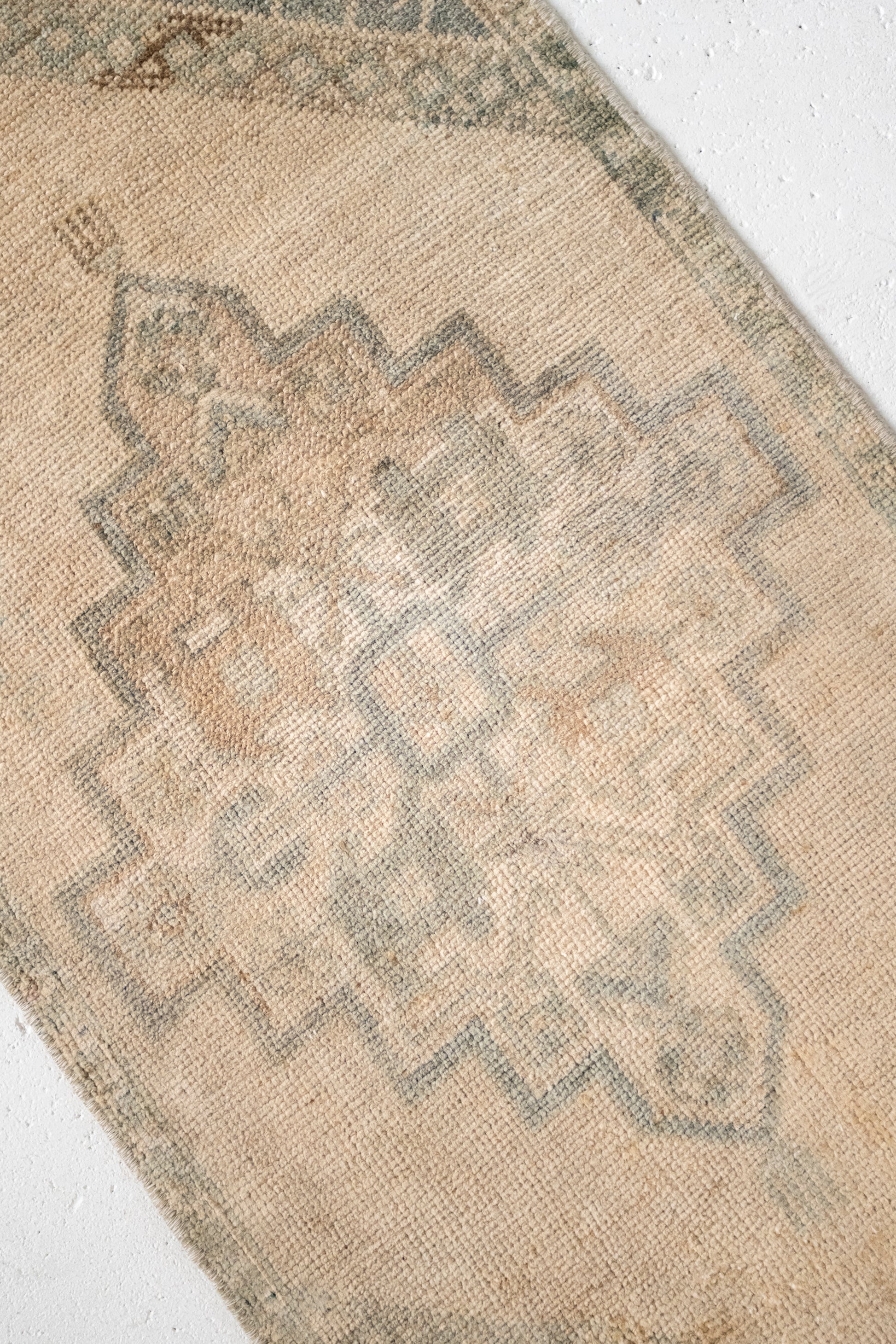 No. 2368 | 1'8 x 3'4