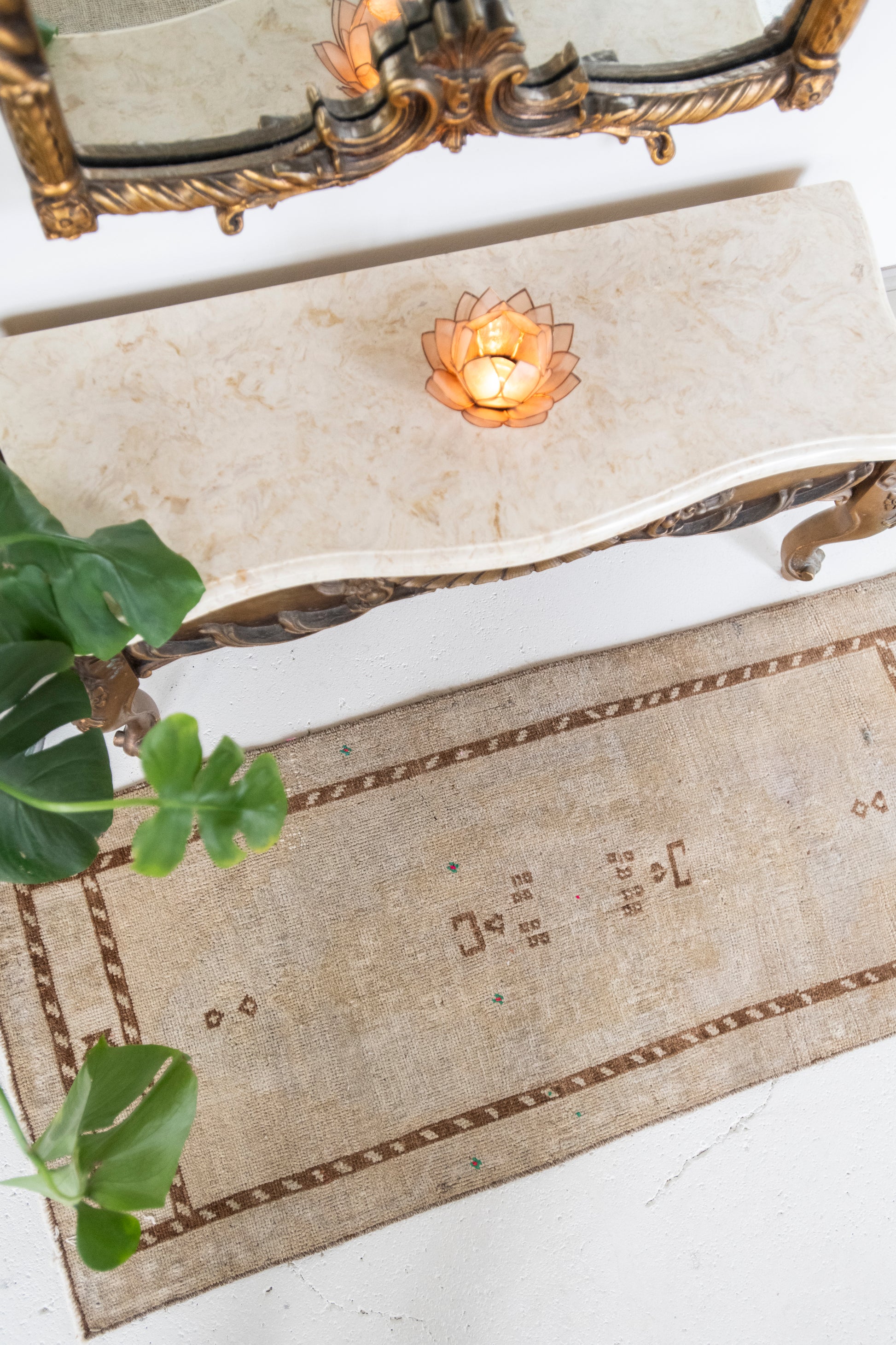 No. 2369 | 1'8 x 3'11