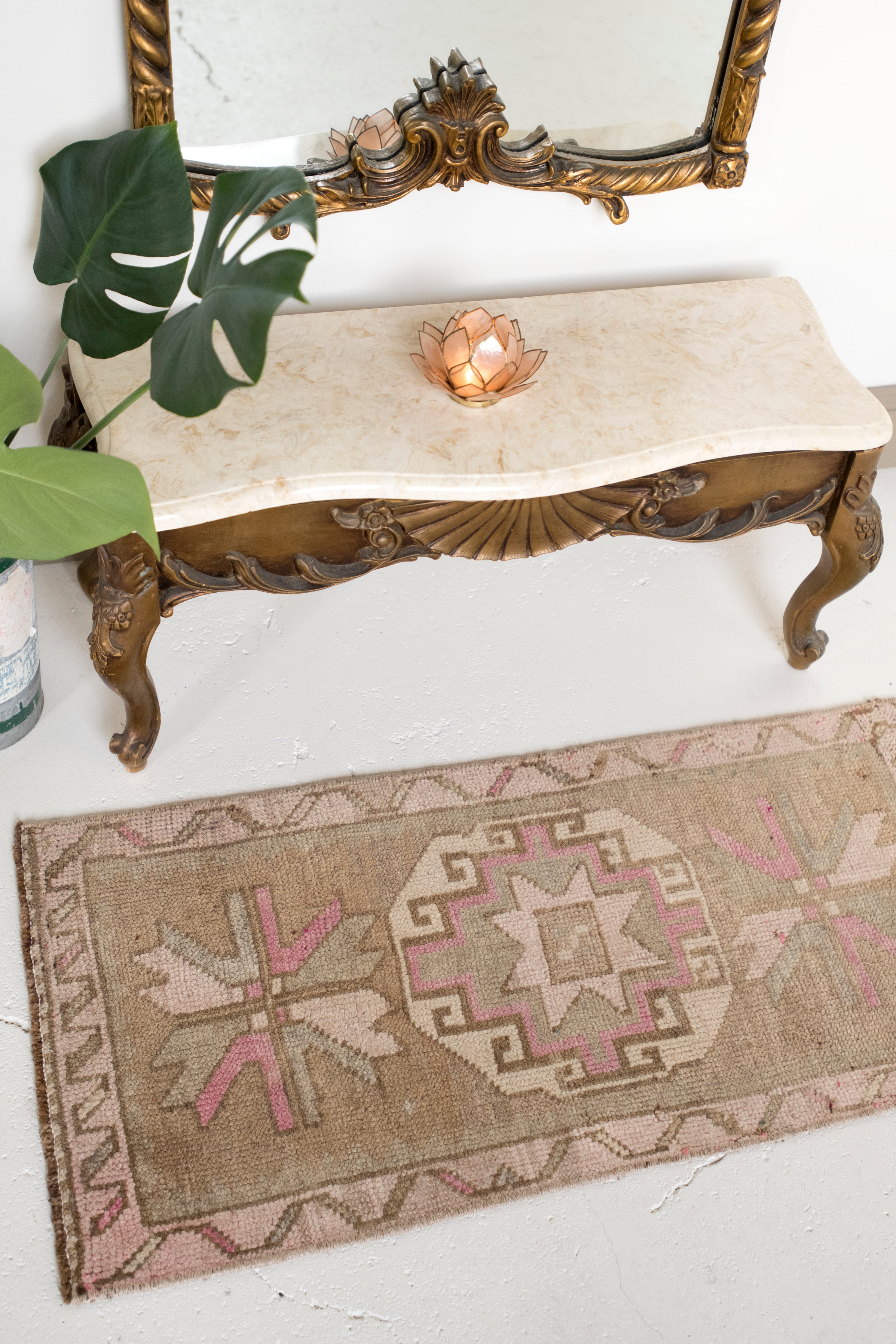 No. 2370 | 1'7 x 3'3