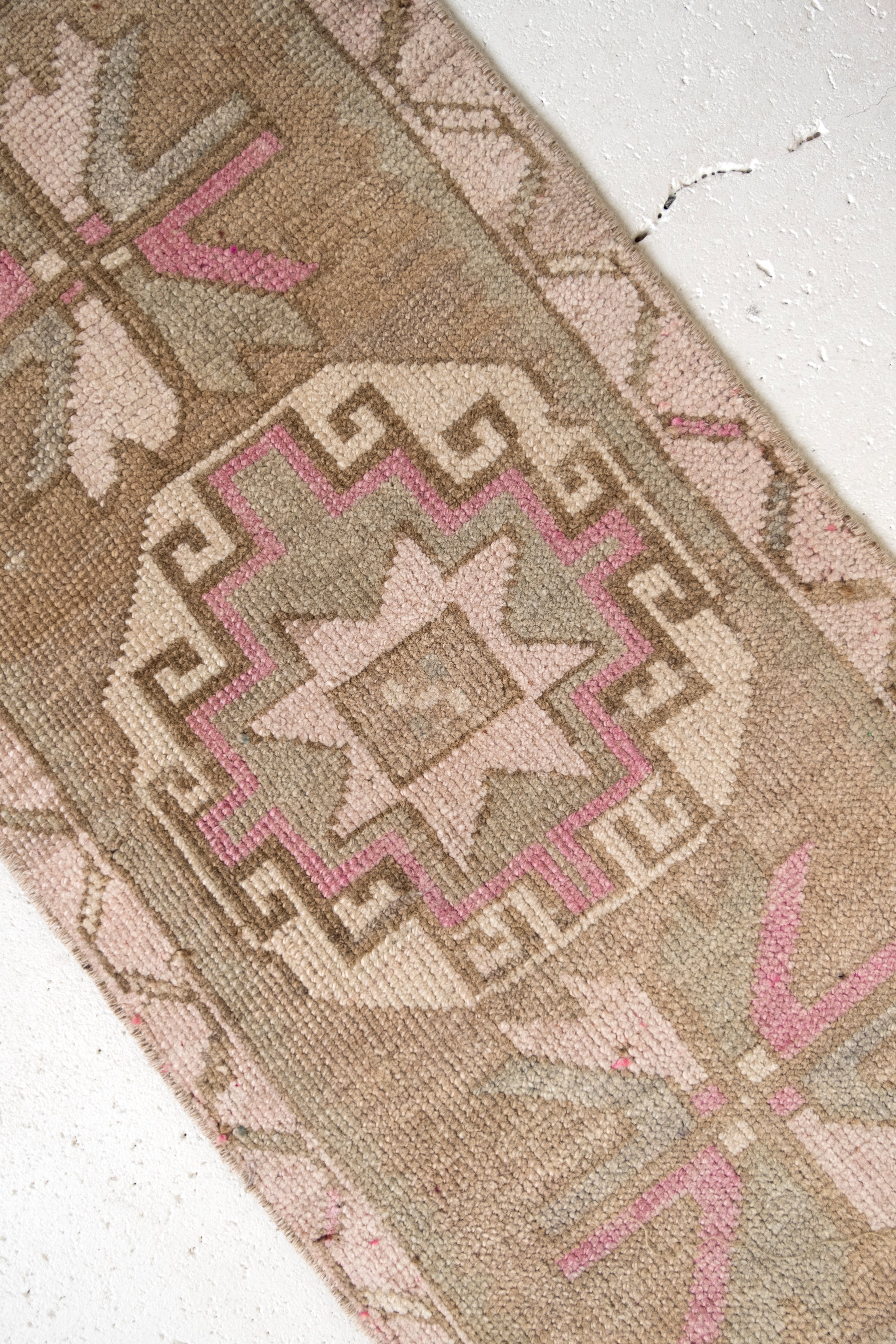 No. 2370 | 1'7 x 3'3