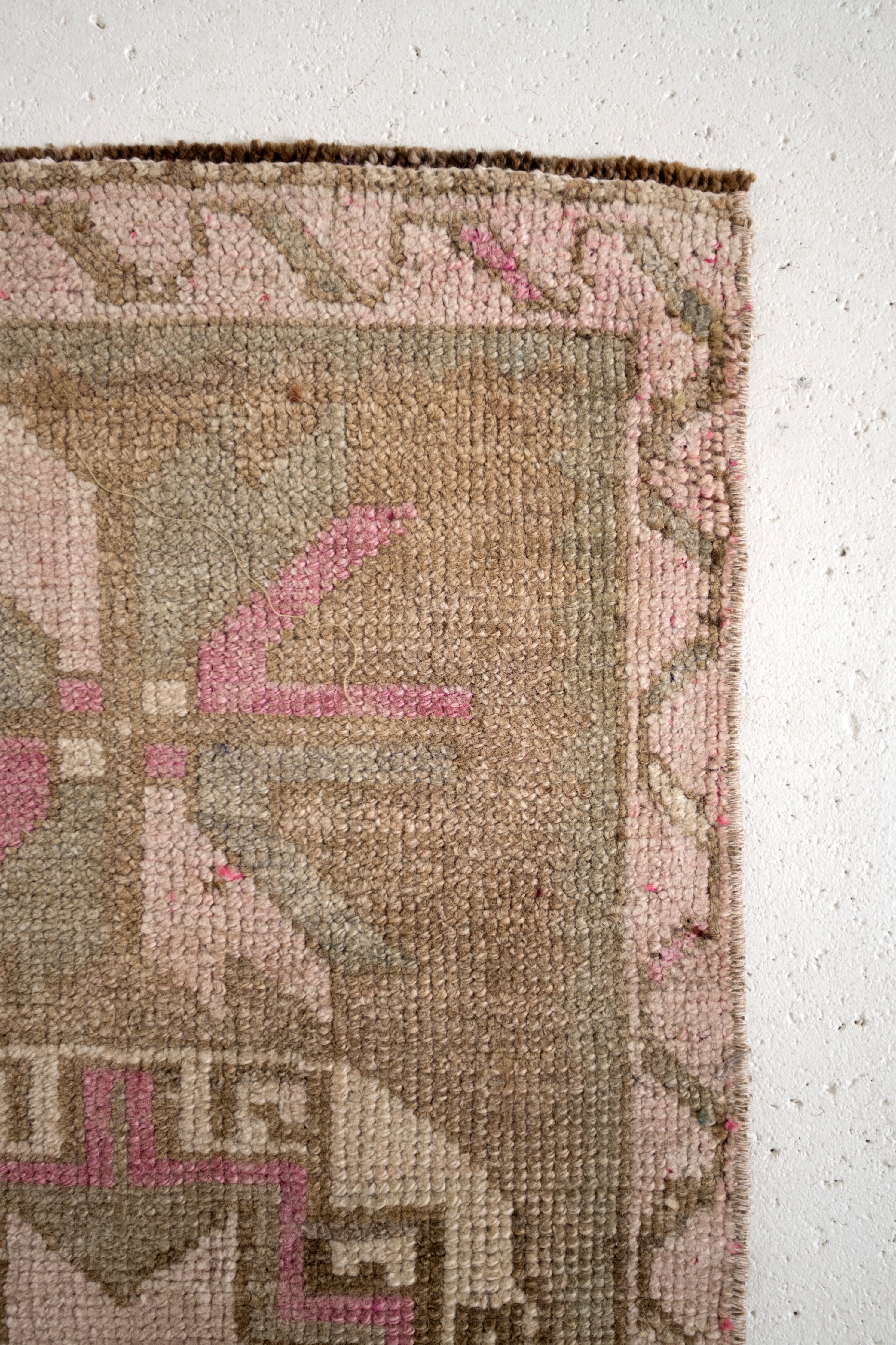 No. 2370 | 1'7 x 3'3