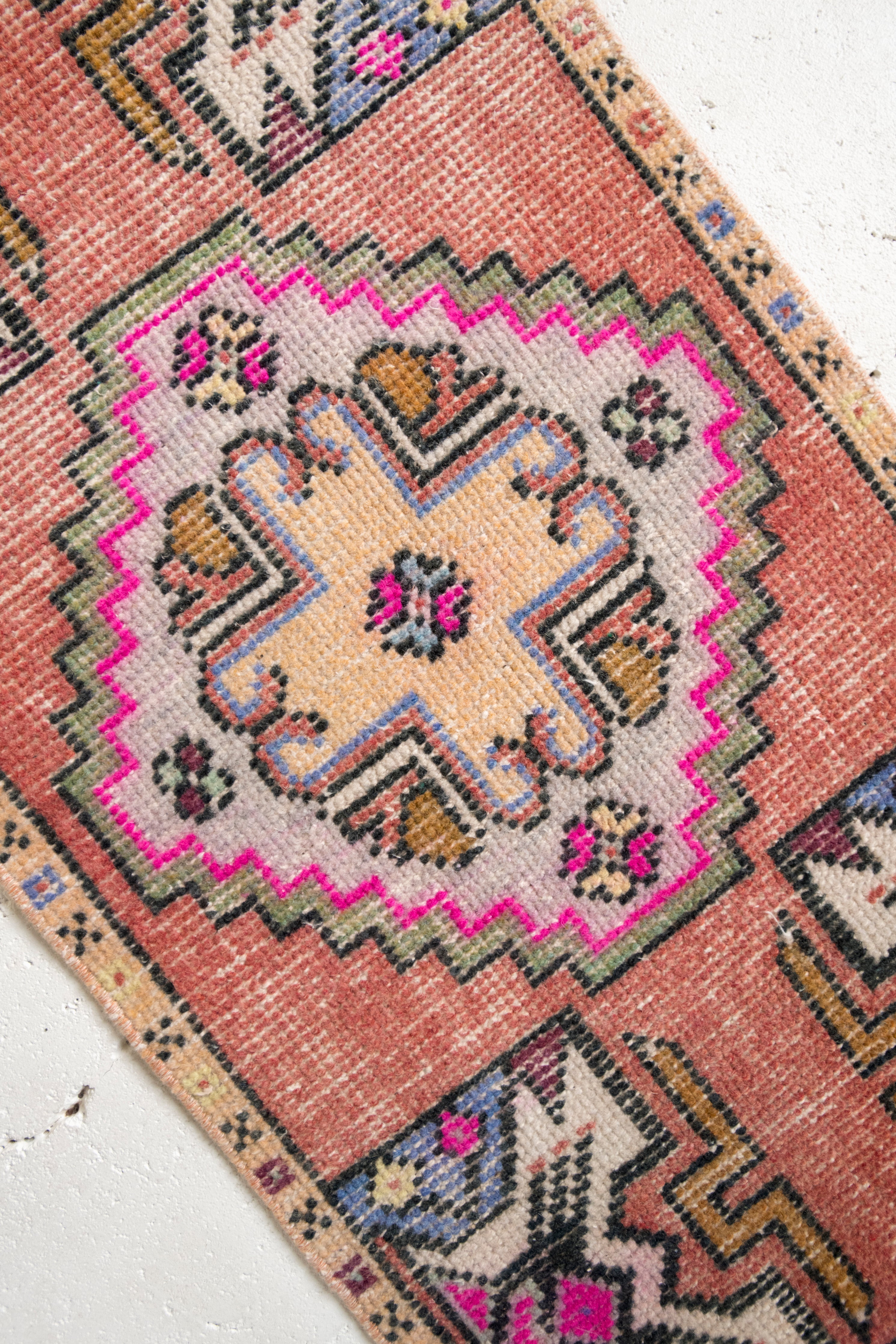 No. 2372 | 1'7 x 3'2