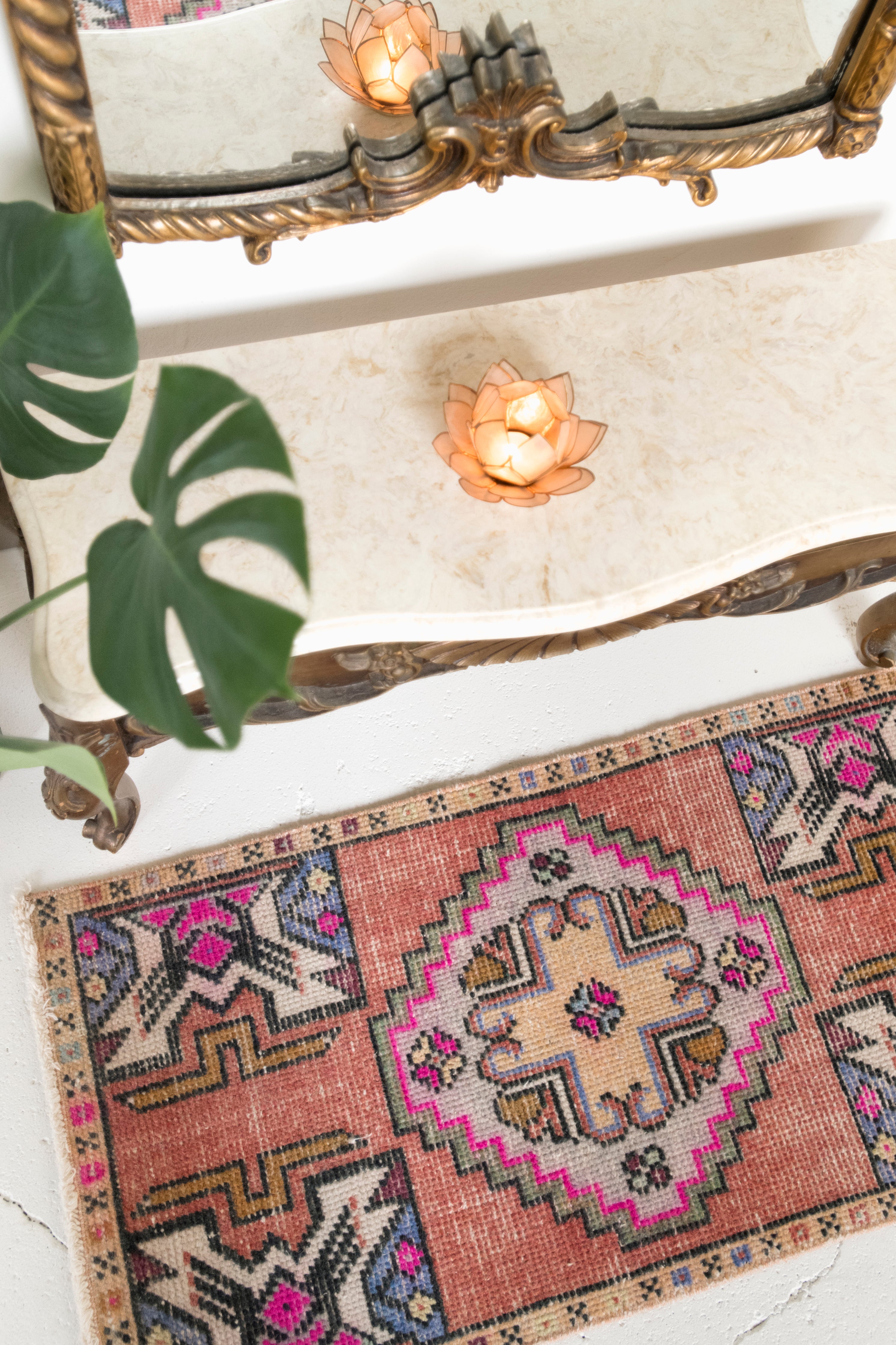 No. 2372 | 1'7 x 3'2