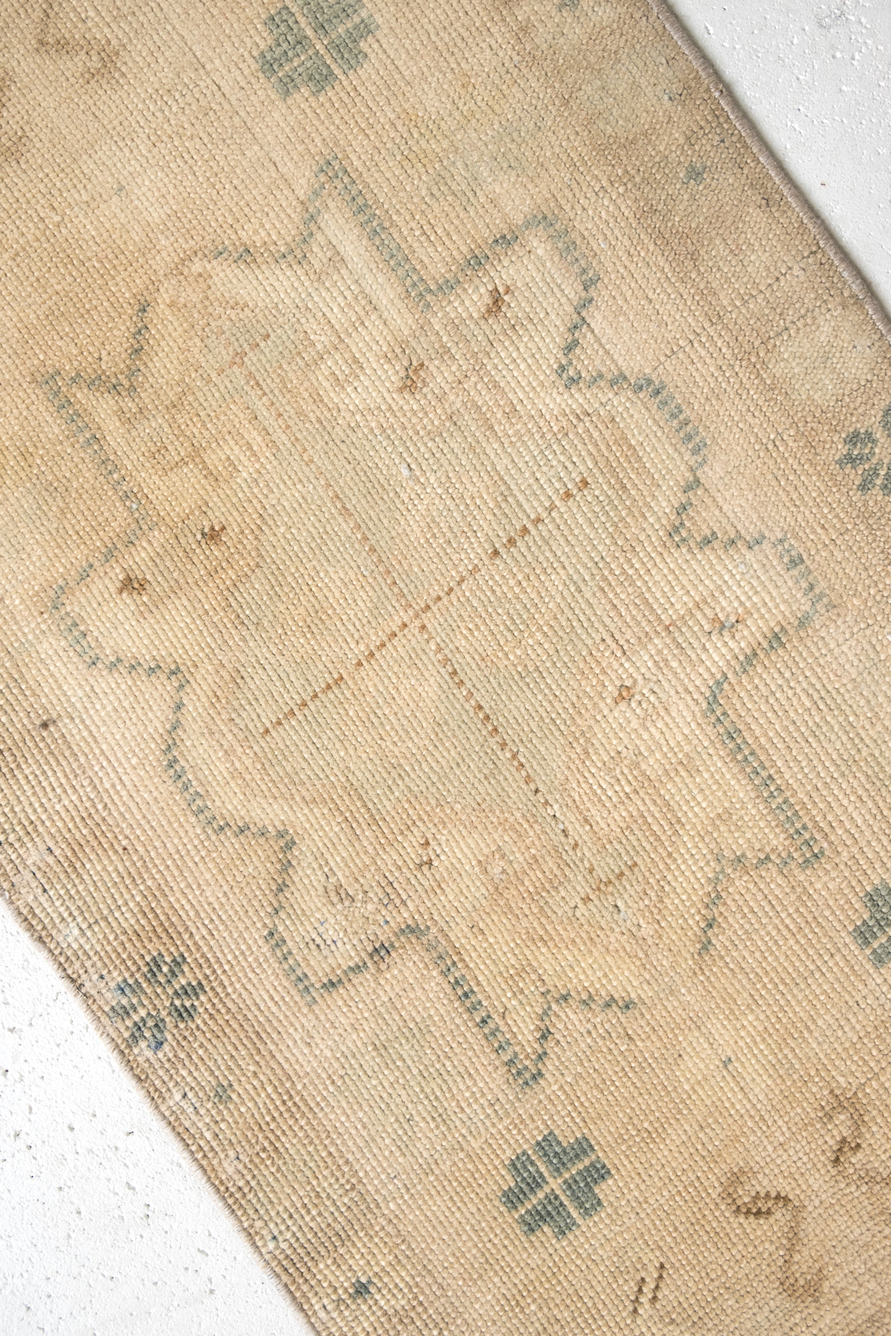 No. 2373 | 1'9 x 3'3