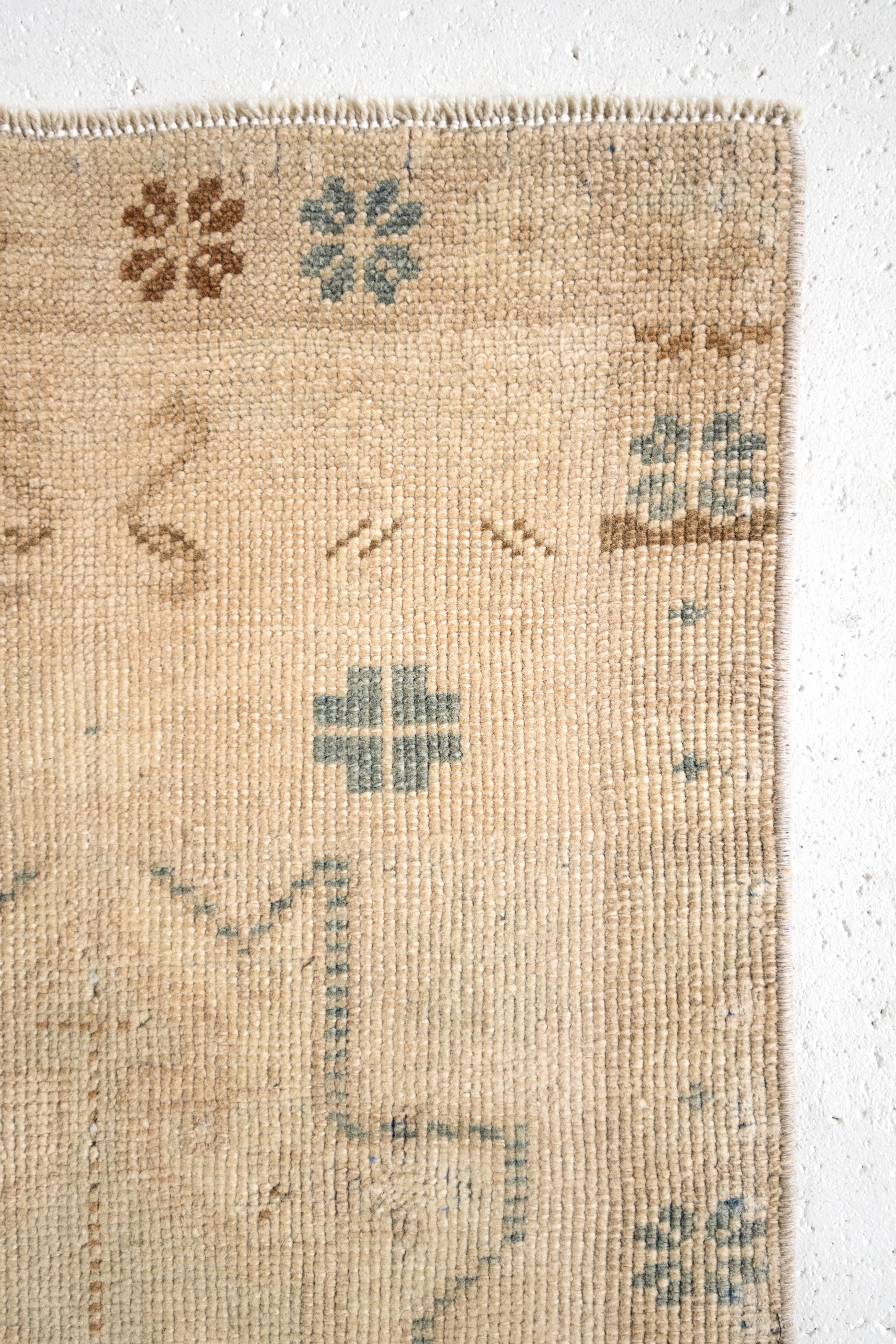 No. 2373 | 1'9 x 3'3