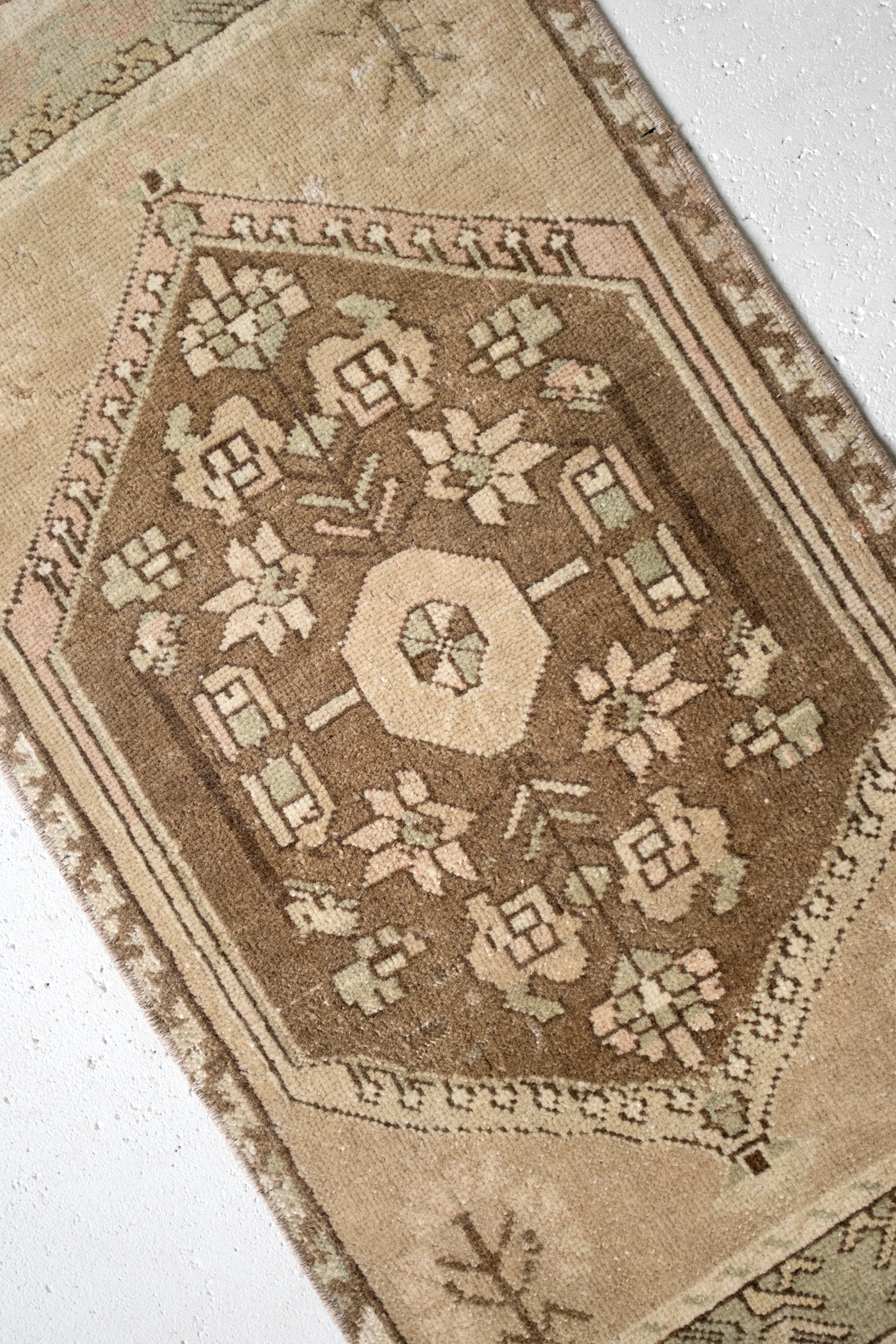 No. 2377 | 1'8 x 3'2