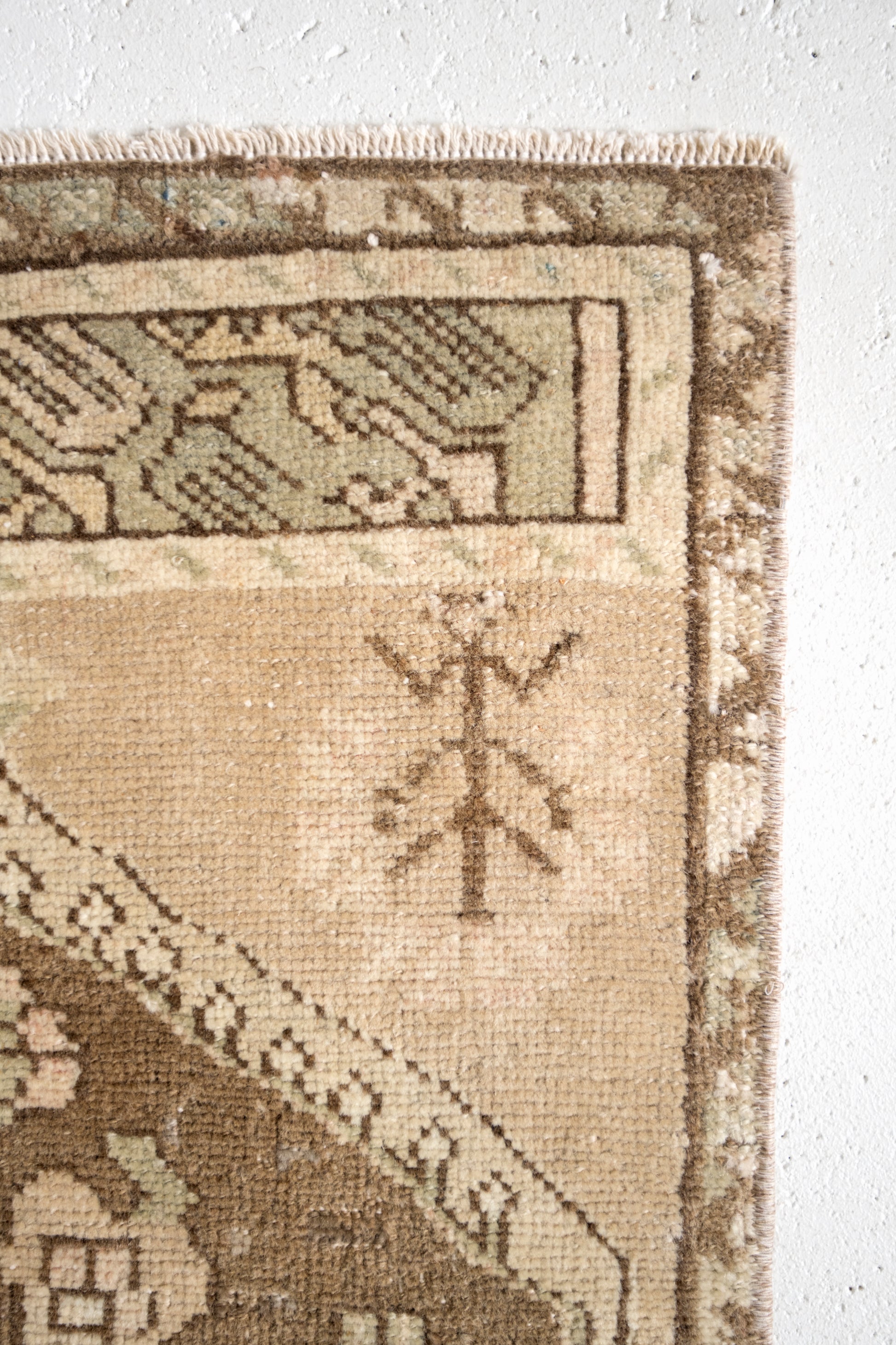 No. 2377 | 1'8 x 3'2