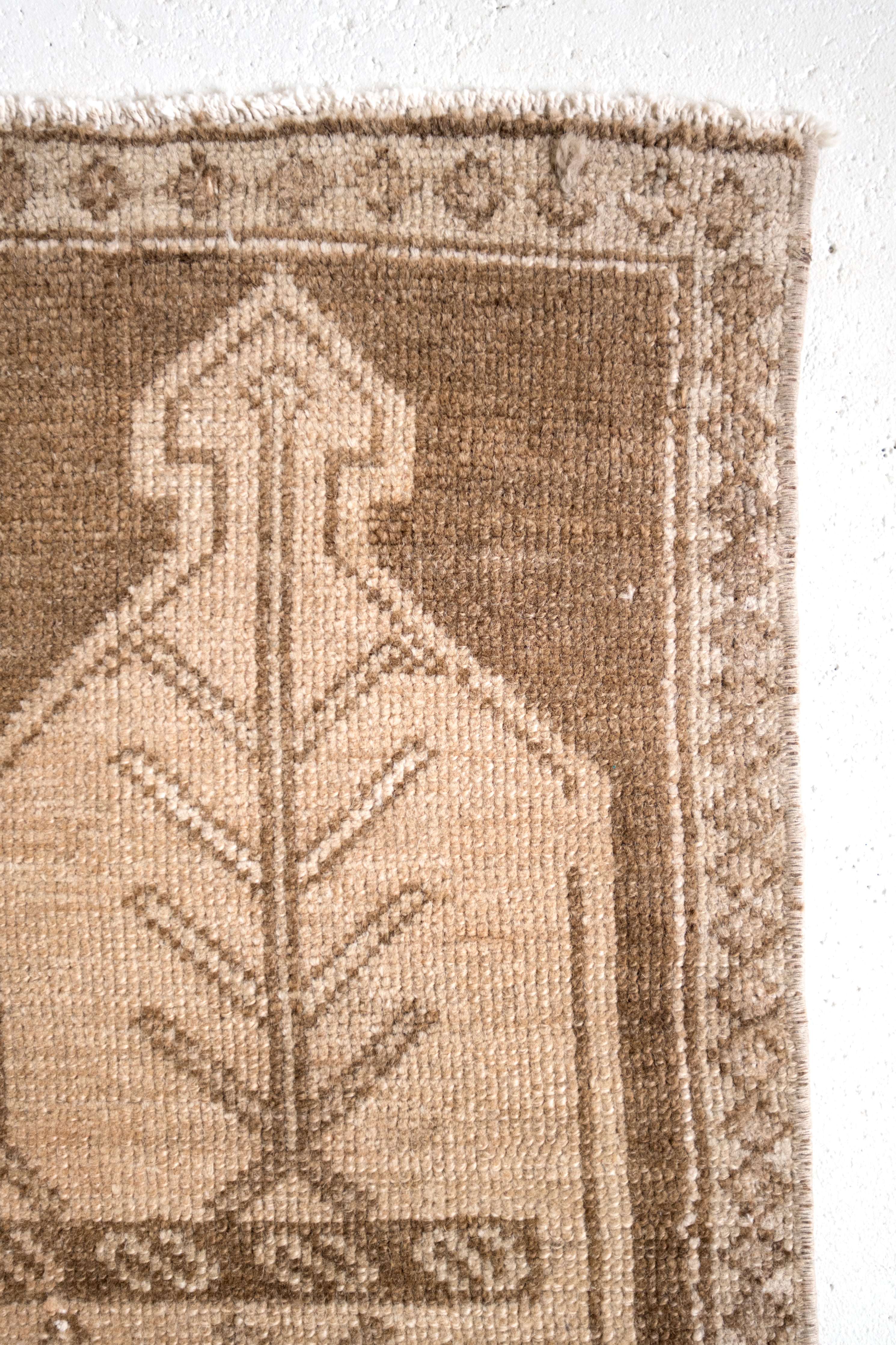 No. 2378 | 1'10 x 4'8