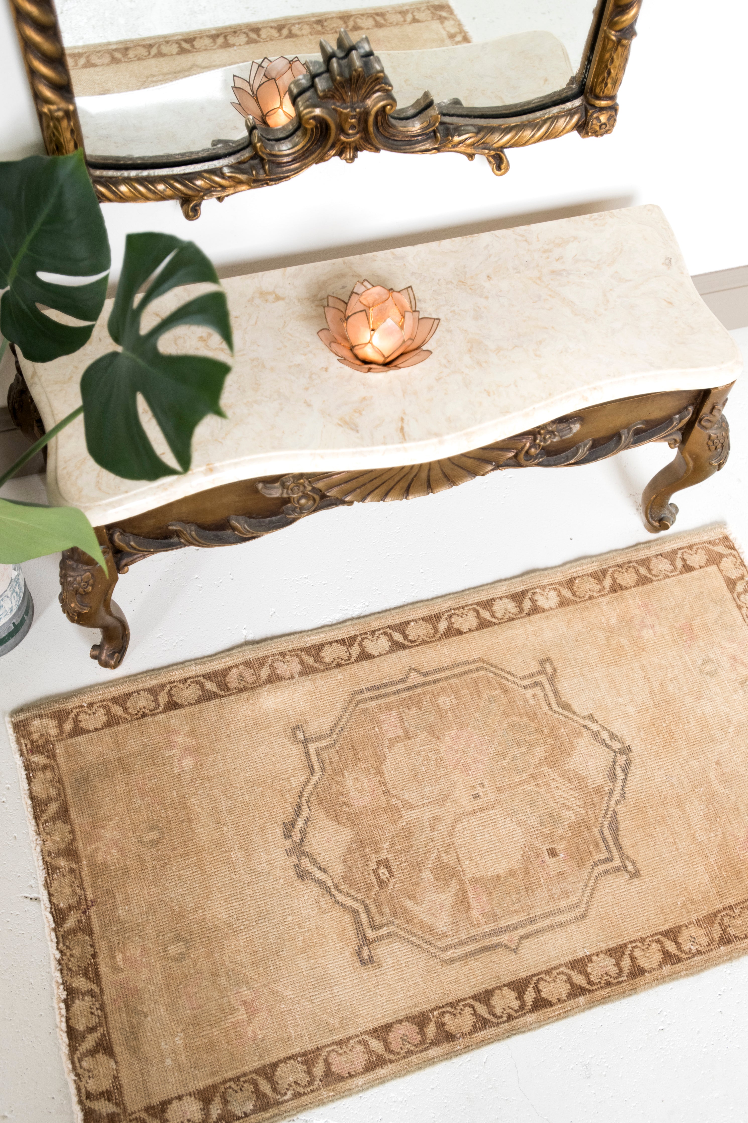 No. 2381 | 1'10 x 3'4