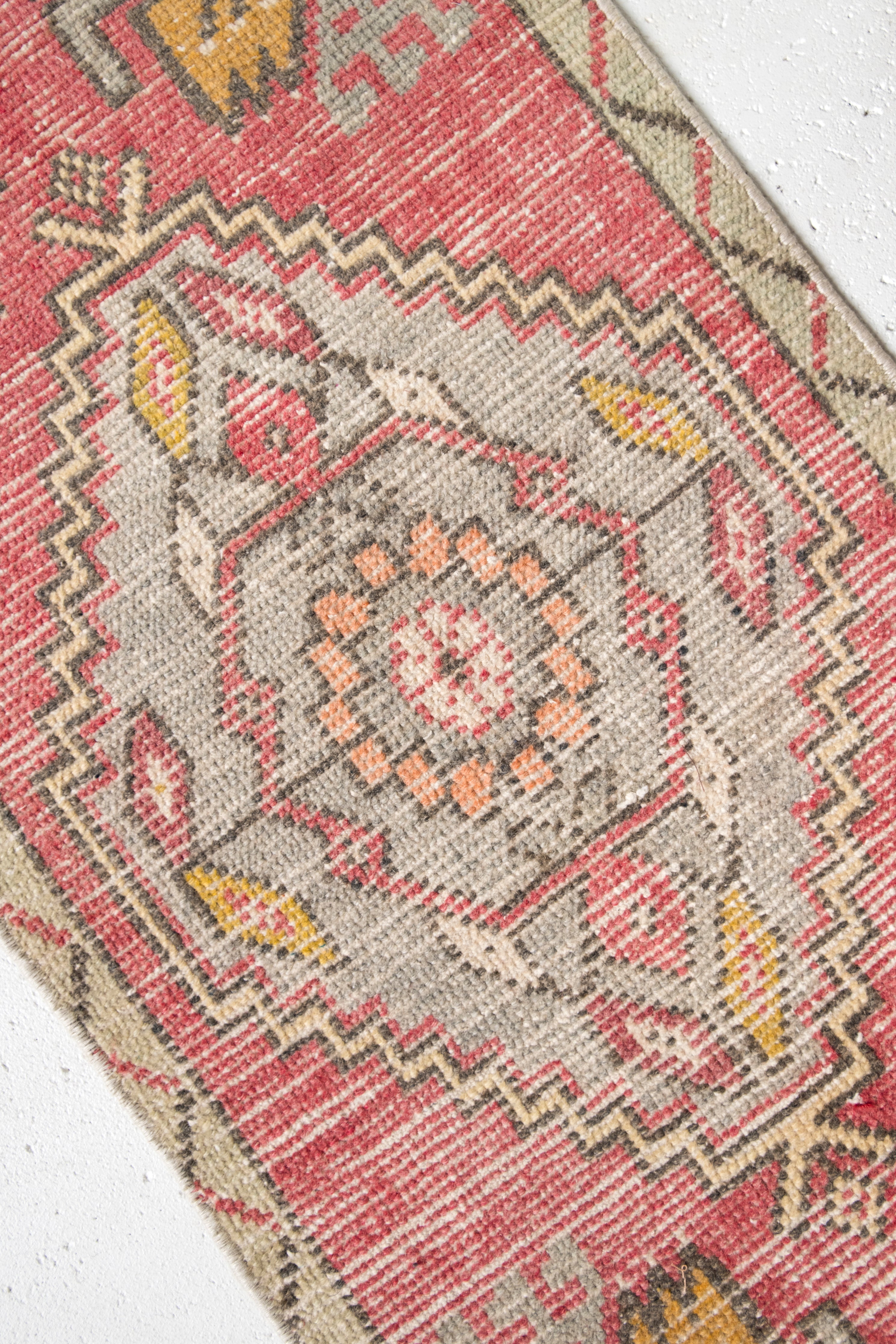 No. 2382 | 1'7 x 3'7