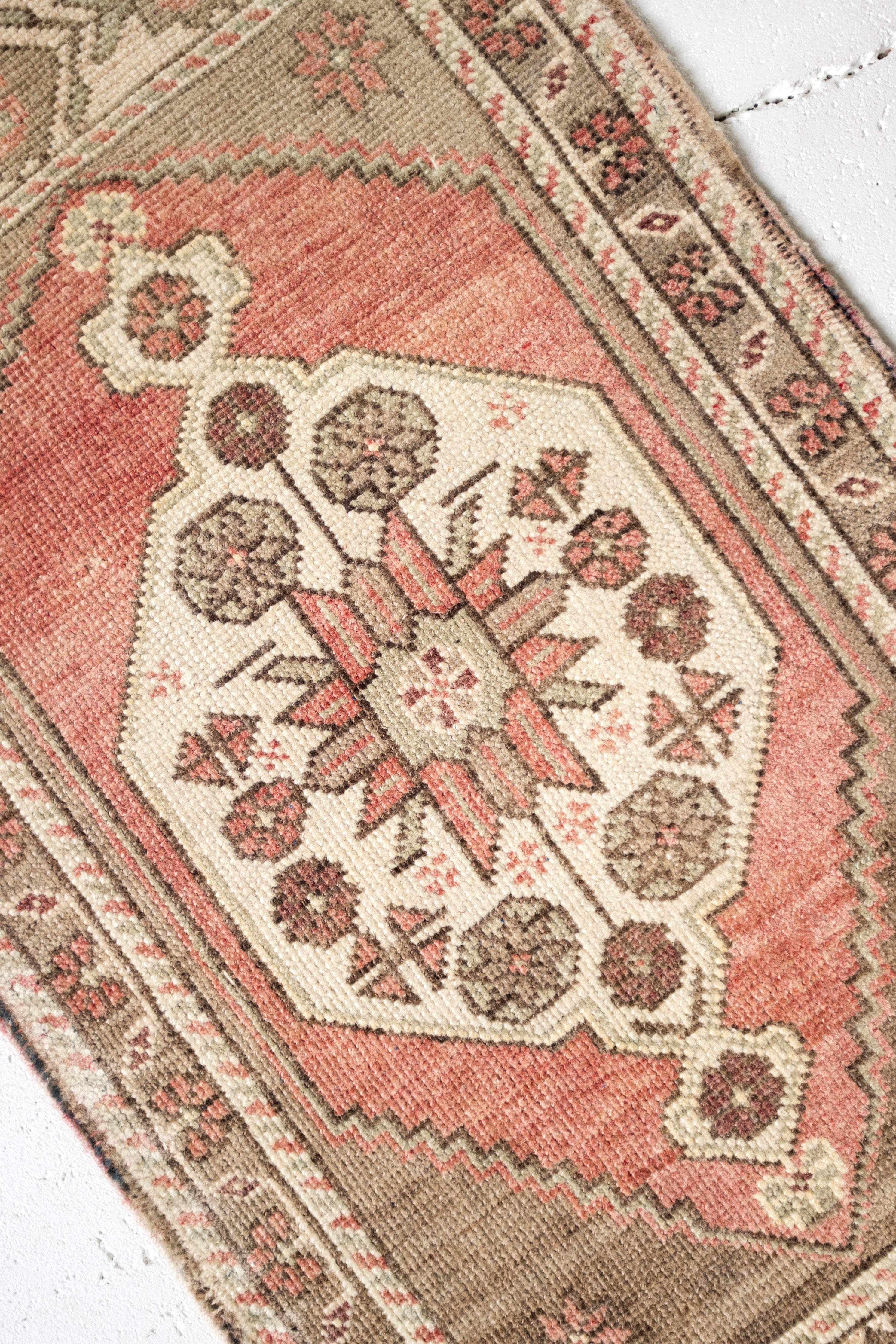 No. 2384 | 1'9 x 3'3