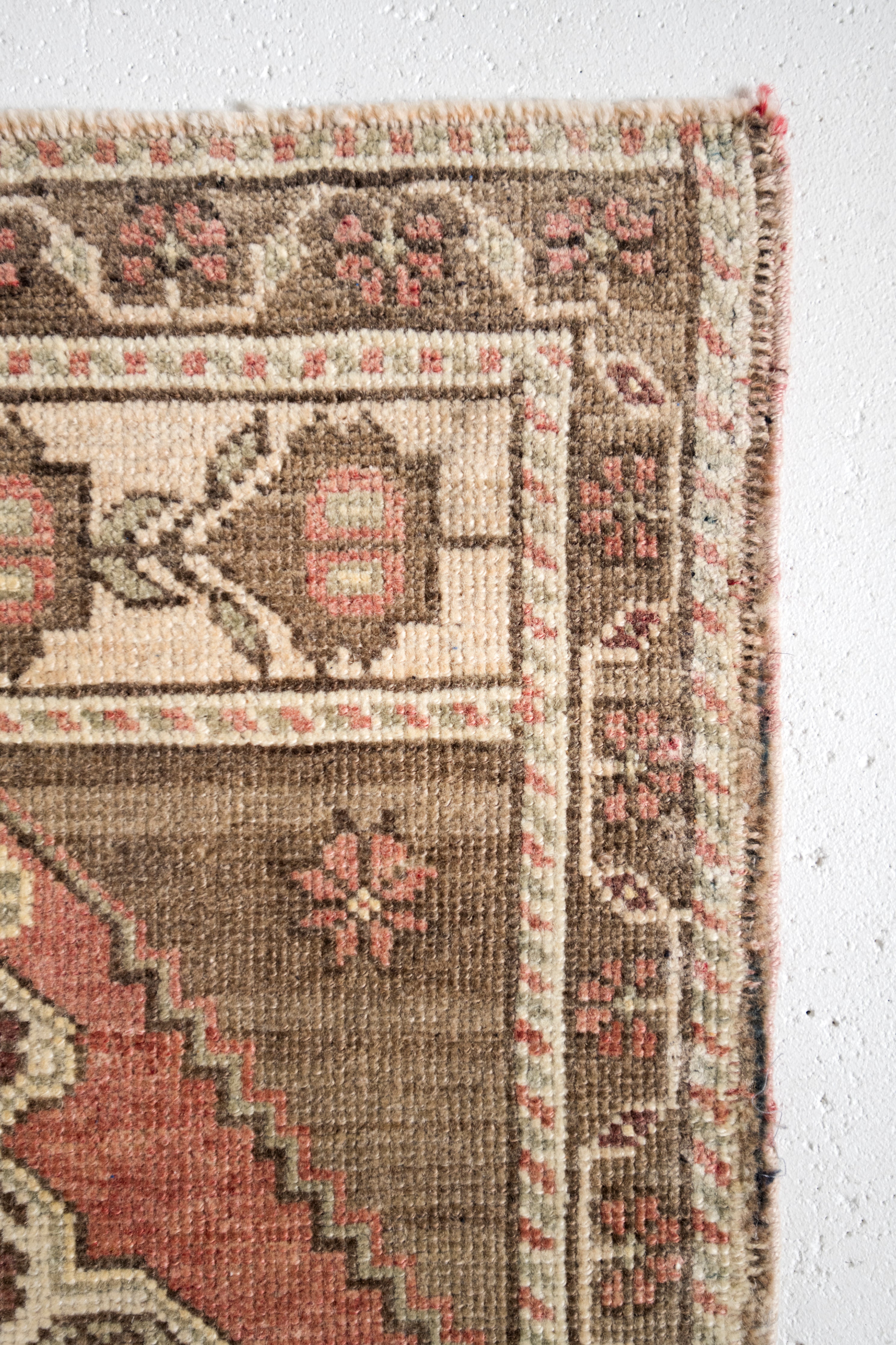 No. 2384 | 1'9 x 3'3