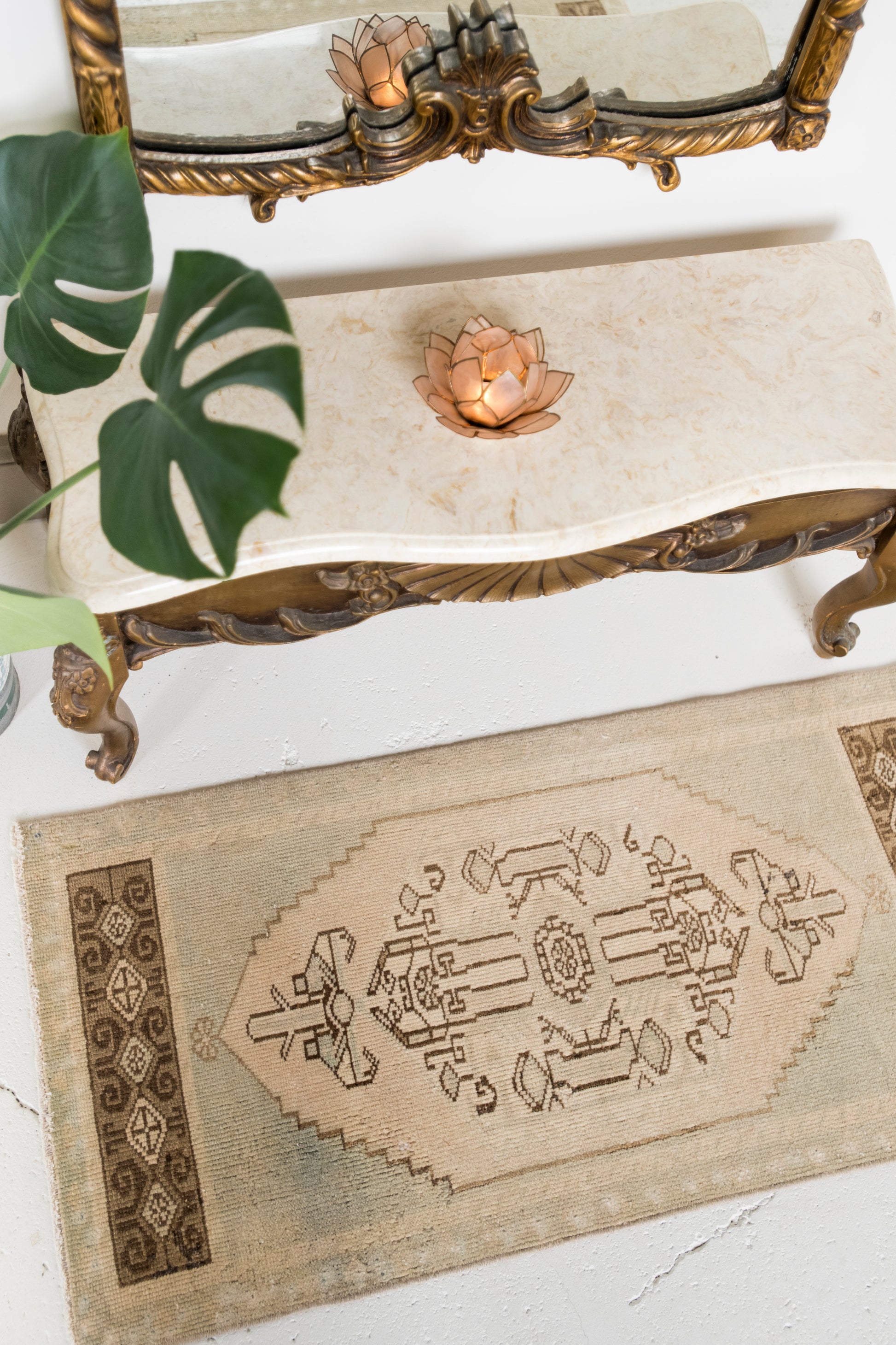 No. 2385 | 1'7 x 3'2